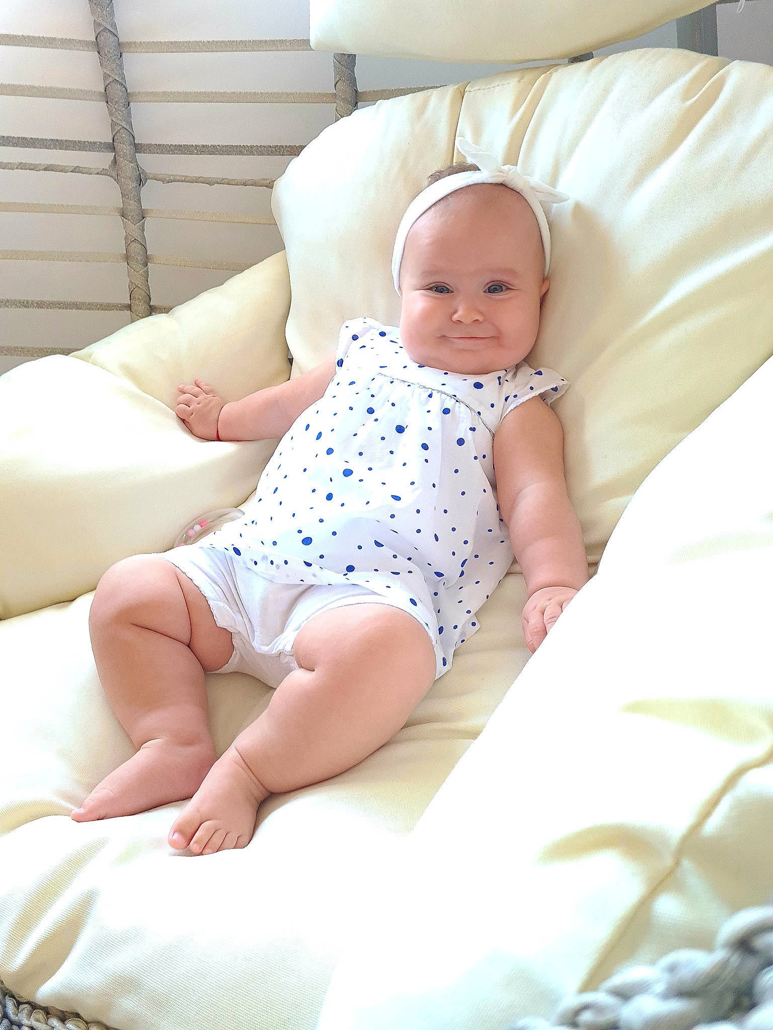 Caroline participe au concours pour gagner de l'argent avec cette photo : baby, baby_products, baby_sleeping, child, comfort, furniture, joy, person, product, sitting, textile, toddler