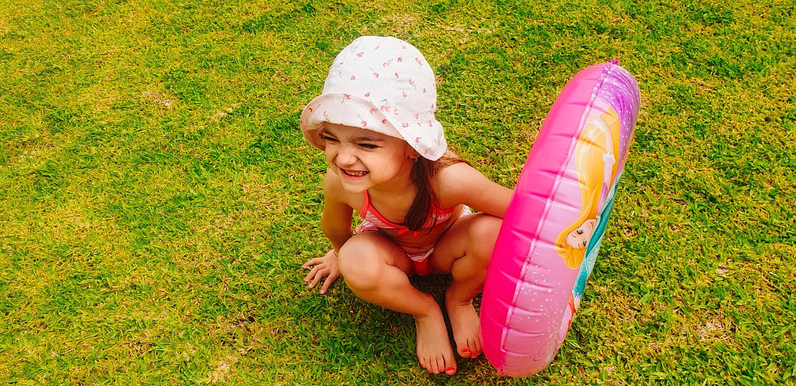 Linda is registered to the contest to win money with this photo: cap, finger, fun, grass, grass_family, grassland, hand, happy, hat, headwear, joy, lawn, leg, leisure, meadow, people_in_nature, person, plant, recreation, shoe