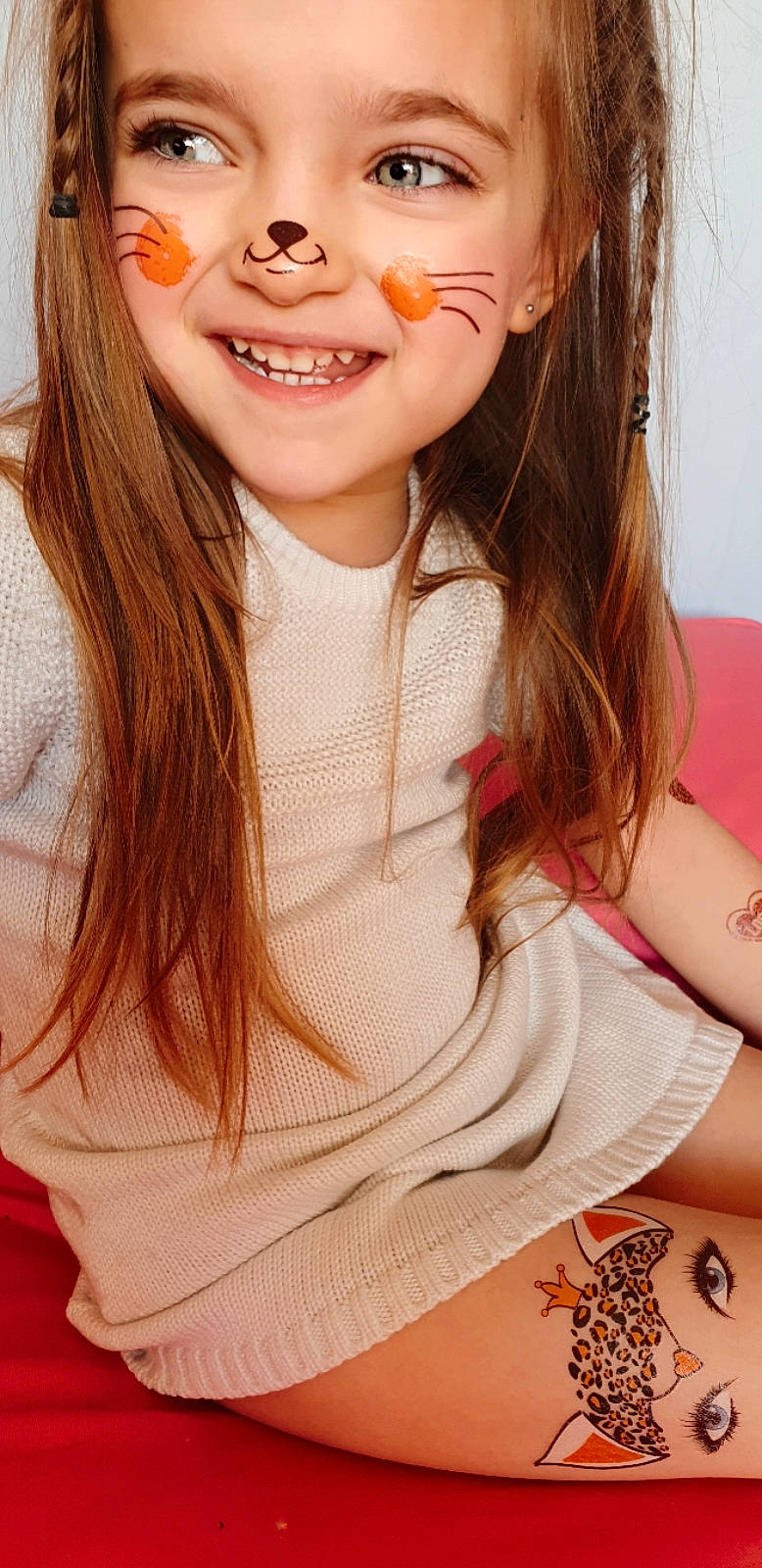 Linda joined the competition — help win amazing prizes! bangs, chin, cool, eye, eyebrow, eyelash, eyewear, face, flash_photography, happy, headwear, joy, layered_hair, lip, long_hair, neck, organ, person, pink, skin