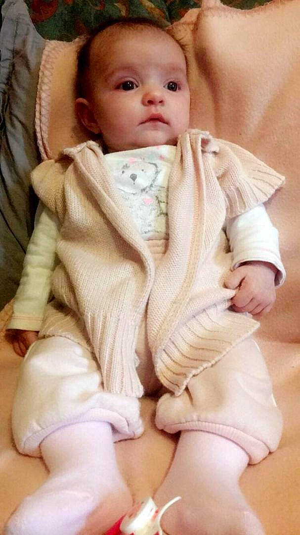 Lyliana a rejoint le concours — aidez-le/la à gagner de superbes lots ! child, finger, girl, infant, person, product, skin, toddler, trunk