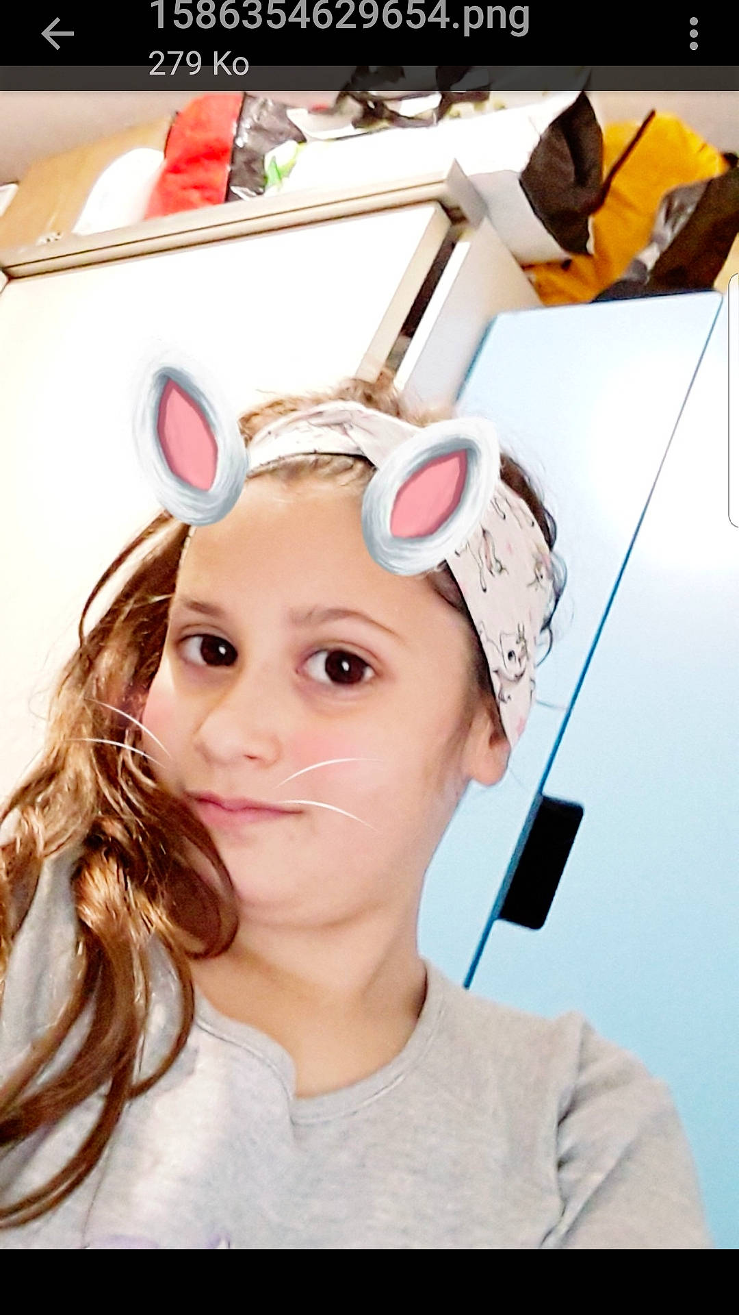 Léa a rejoint le concours — aidez-le/la à gagner de superbes lots ! ear, eye, eyebrow, eyewear, fashion_accessory, forehead, glasses, hair, hair_accessory, hairstyle, head, headband, headgear, headwear, neck, organ, person