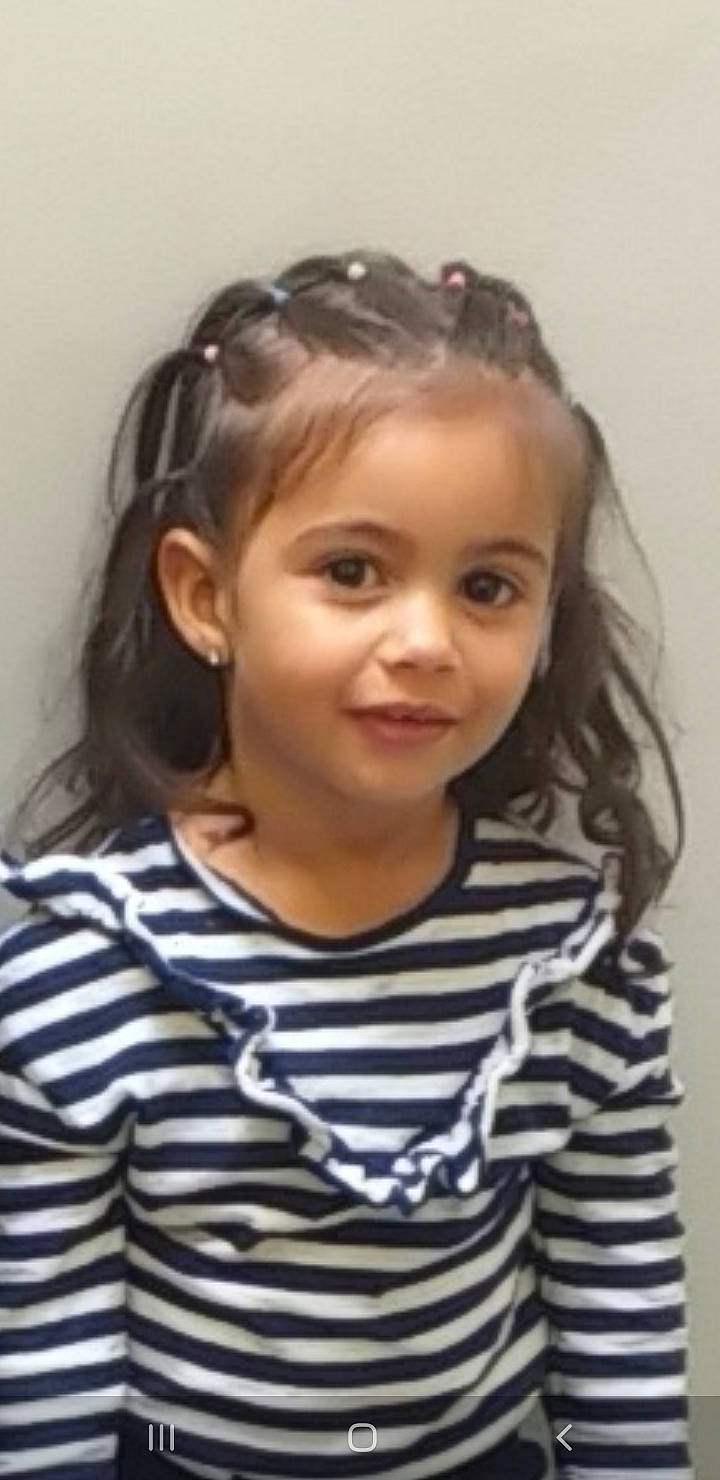 Zina participe au concours pour gagner de l'argent avec cette photo : black_hair, cheek, child, eyebrow, eyelash, eyewear, fun, hair, happy, head, layered_hair, pattern, person, portrait_photography, sleeve, smile, sunglasses, t_shirt, throat, toddler