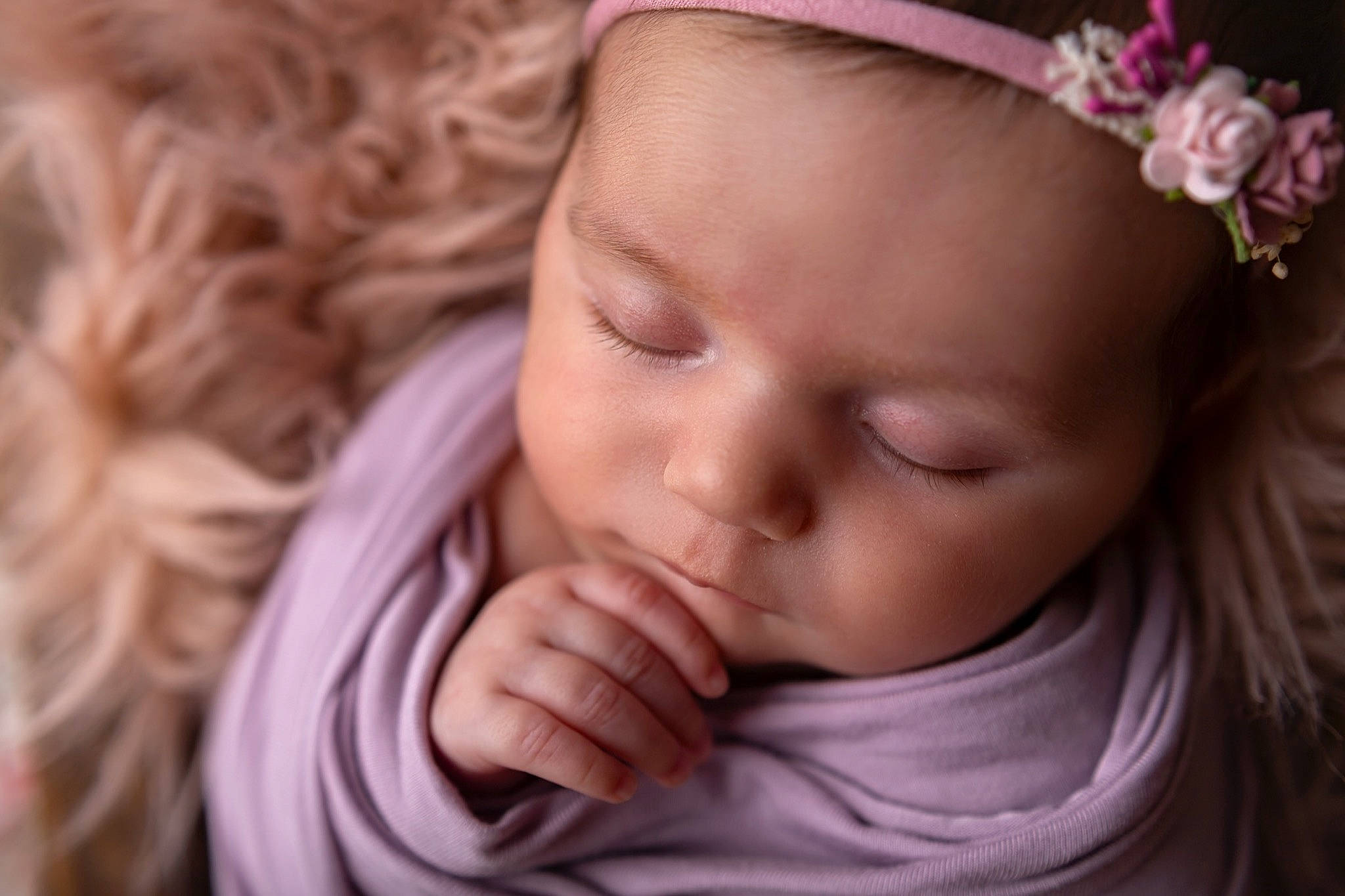 Eléa a rejoint le concours — aidez-le/la à gagner de superbes lots ! cheek, chin, ear, eye, eyebrow, eyelash, face, forehead, hand, happy, head, iris, lip, mouth, neck, nose, organ, person, plant, skin