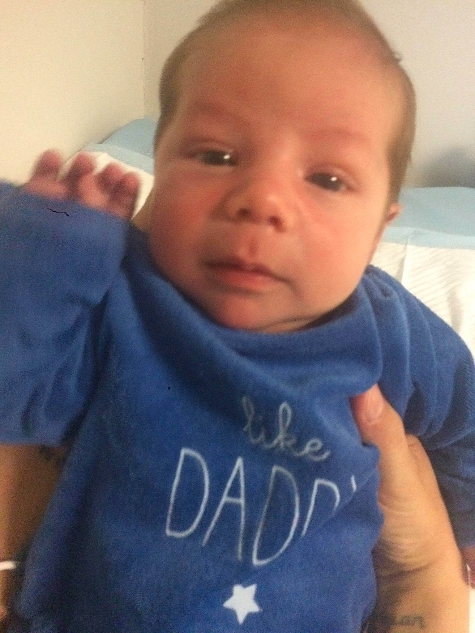 Illan a rejoint le concours — aidez-le/la à gagner de superbes lots ! arm, baby, blue, cheek, child, chin, cool, eye, eyebrow, face, facial_expression, forehead, head, lip, mouth, nose, person, selfie, skin, smile