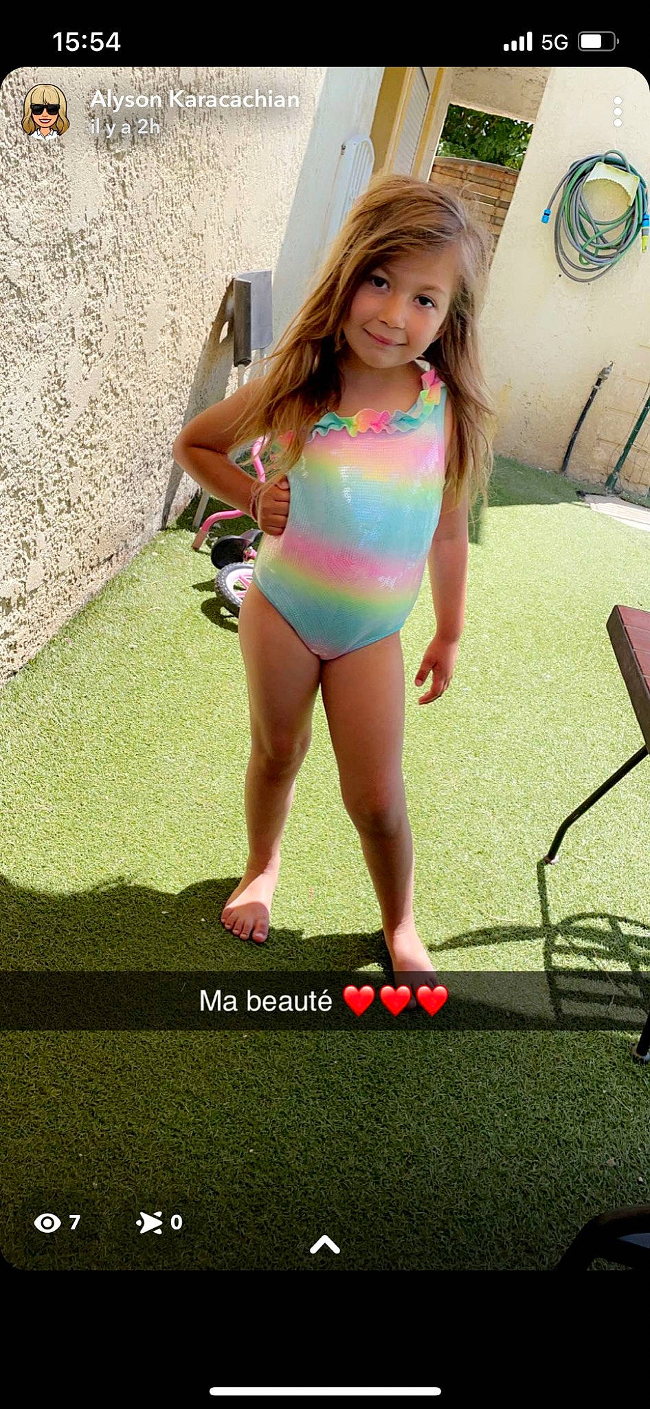 Lou-anne a rejoint le concours — aidez-le/la à gagner de superbes lots ! barefoot, blond, child, flooring, foot, fun, grass, human_leg, joy, knee, leisure, magenta, person, recreation, sandal, sitting, smile, sportswear, thigh, toddler