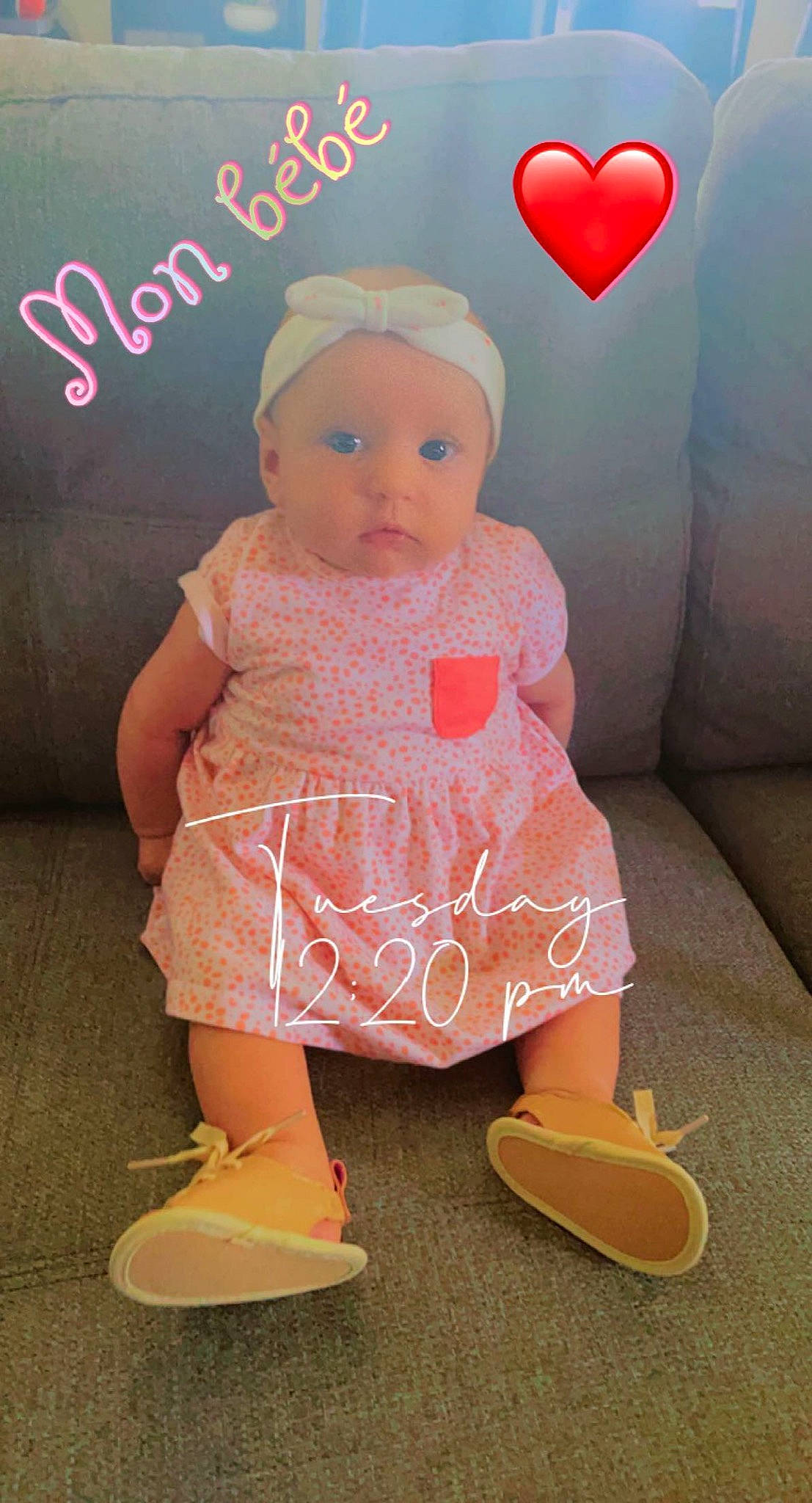 Mia a rejoint le concours — aidez-le/la à gagner de superbes lots ! baby_toddler_clothing, child, doll, footwear, happy, human_leg, knee, magenta, one_piece_garment, pattern, peach, person, pink, shoe, sitting, skin, sock, standing, toddler, toy