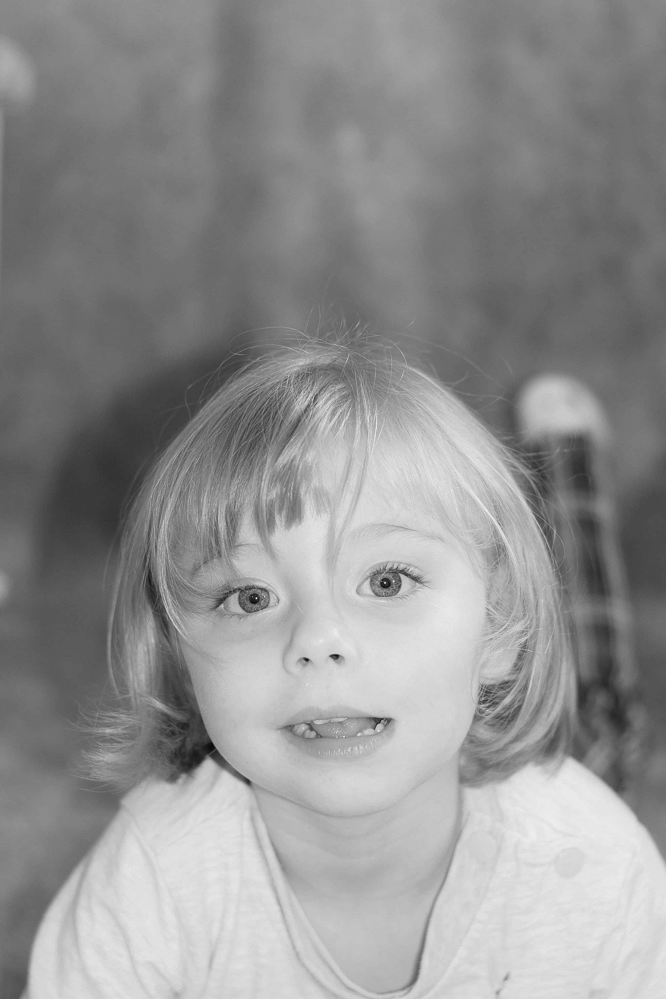 Jenna participe au concours pour gagner de l'argent avec cette photo : black, black_and_white, cheek, eye, face, flash_photography, fun, grass, hair, happy, human, iris, lip, monochrome, nose, person, skin, standing, style, toddler