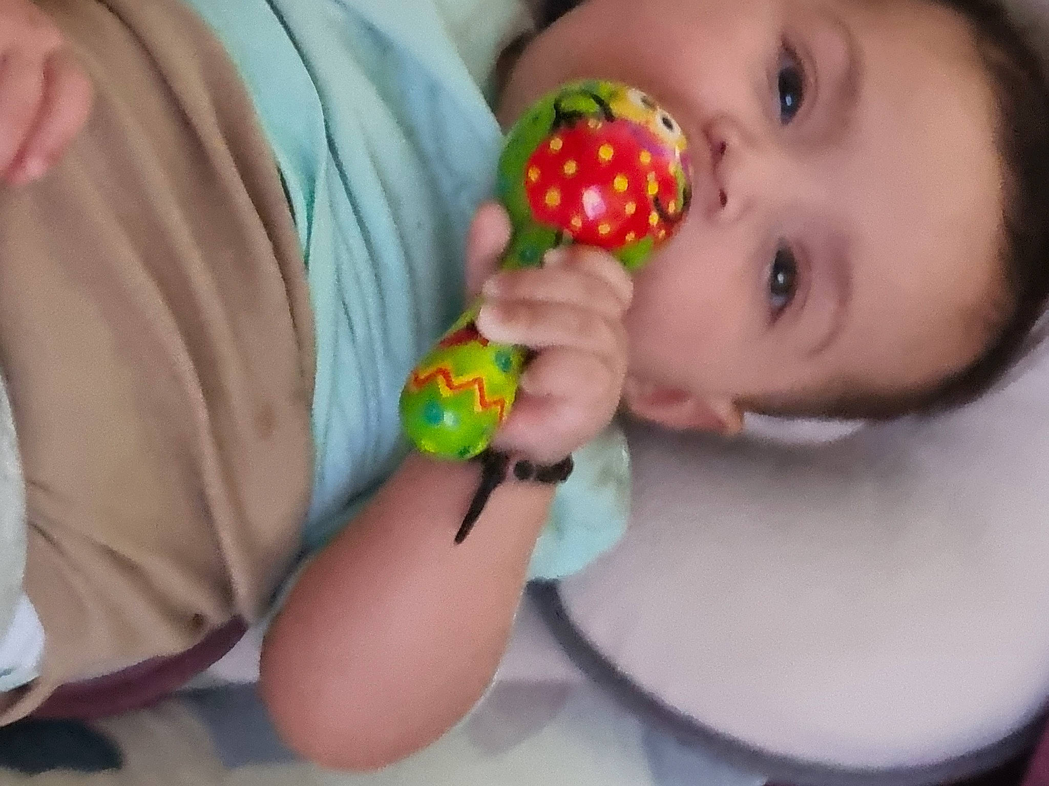 Ayitinne participe au concours pour gagner de l'argent avec cette photo : baby, baby_toddler_clothing, cheek, child, eyelash, finger, hand, human_body, iris, lip, mouth, nail, natural_foods, nose, person, plant, skin, strawberry, sweetness, thumb