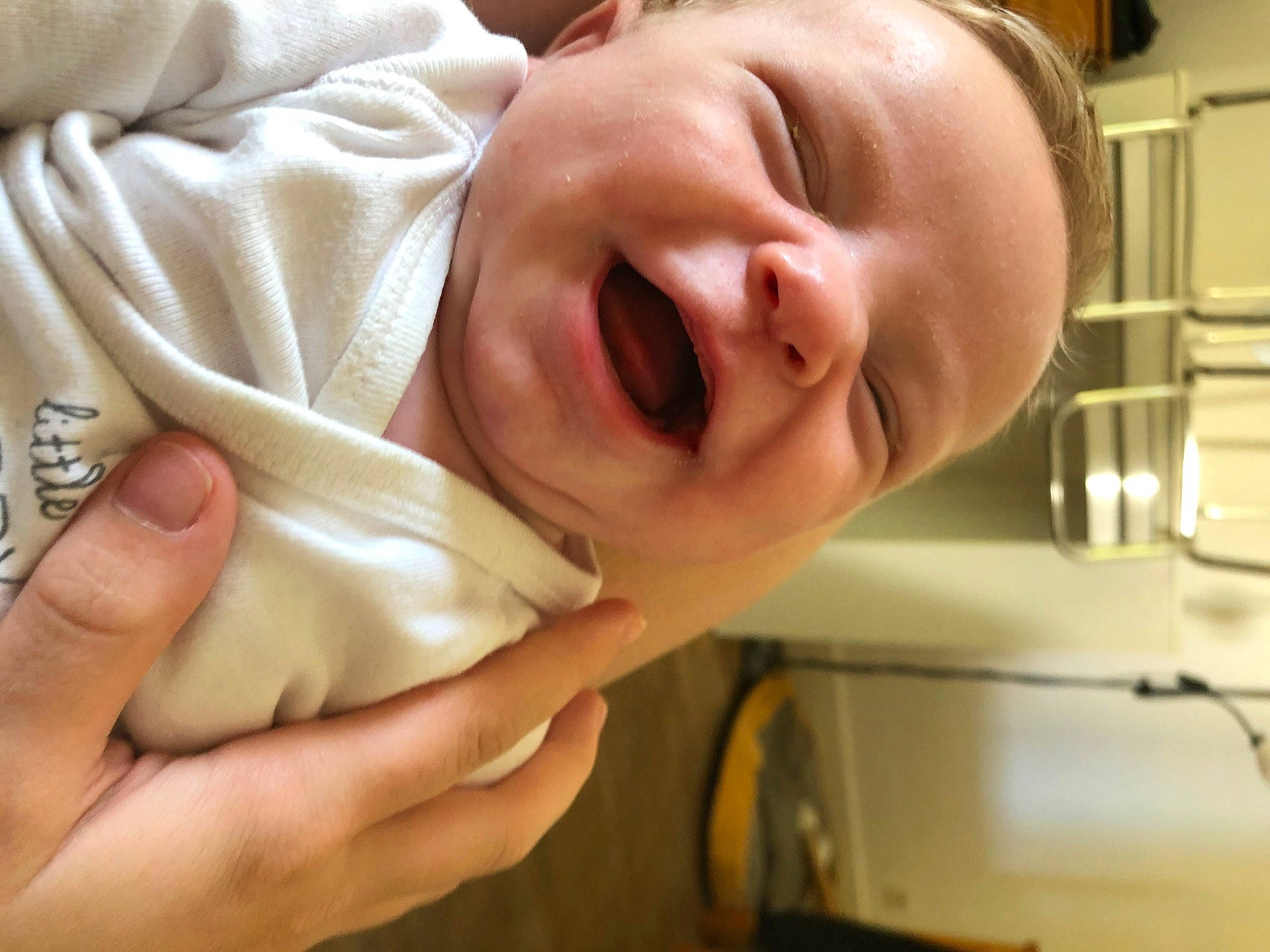 Nahya participe au concours pour gagner de l'argent avec cette photo : baby, child, face, facial_expression, hand, head, mouth, person, skin, smile