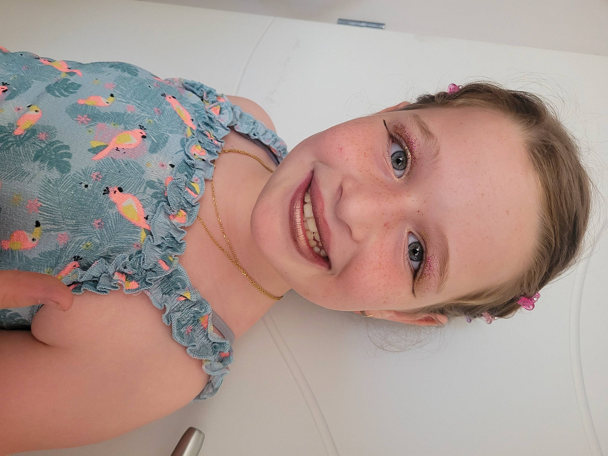 Emma participe au concours pour gagner de l'argent avec cette photo : abdomen, cheek, chest, eye, eyebrow, eyelash, face, forehead, happy, iris, jaw, joint, joy, lip, mouth, neck, nose, person, shoulder, skin