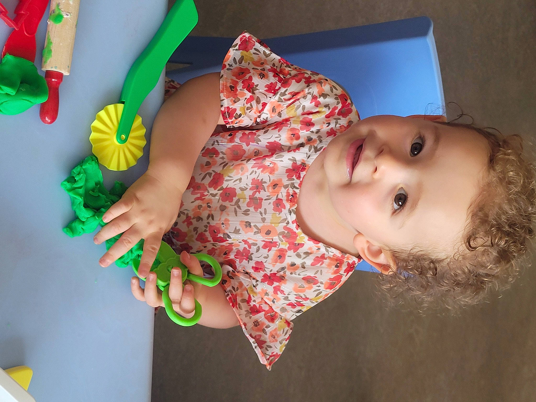 Margaux participe au concours pour gagner de l'argent avec cette photo : adaptation, baby, baby_products, baby_toddler_clothing, cheek, child, finger, fun, happy, head, human_body, nail, pattern, person, portrait_photography, room, skin, textile, thumb, toddler