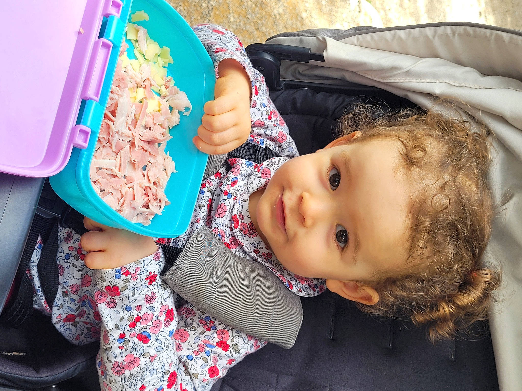 Margaux a rejoint le concours — aidez-le/la à gagner de superbes lots ! baby, baby_toddler_clothing, breakfast, child, dairy, dessert, food, fun, happy, ice_cream, iris, nail, pattern, people, person, portrait_photography, sitting, skin, sweetness, toddler