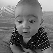 Charles a rejoint le concours — aidez-le/la à gagner de superbes lots ! baby, bed, black_and_white, blanket, child, cute, expression, face, hand, head, indoor, infant, monochrome, person, portrait, rest, sleepwear, soft, striped_shirt, young