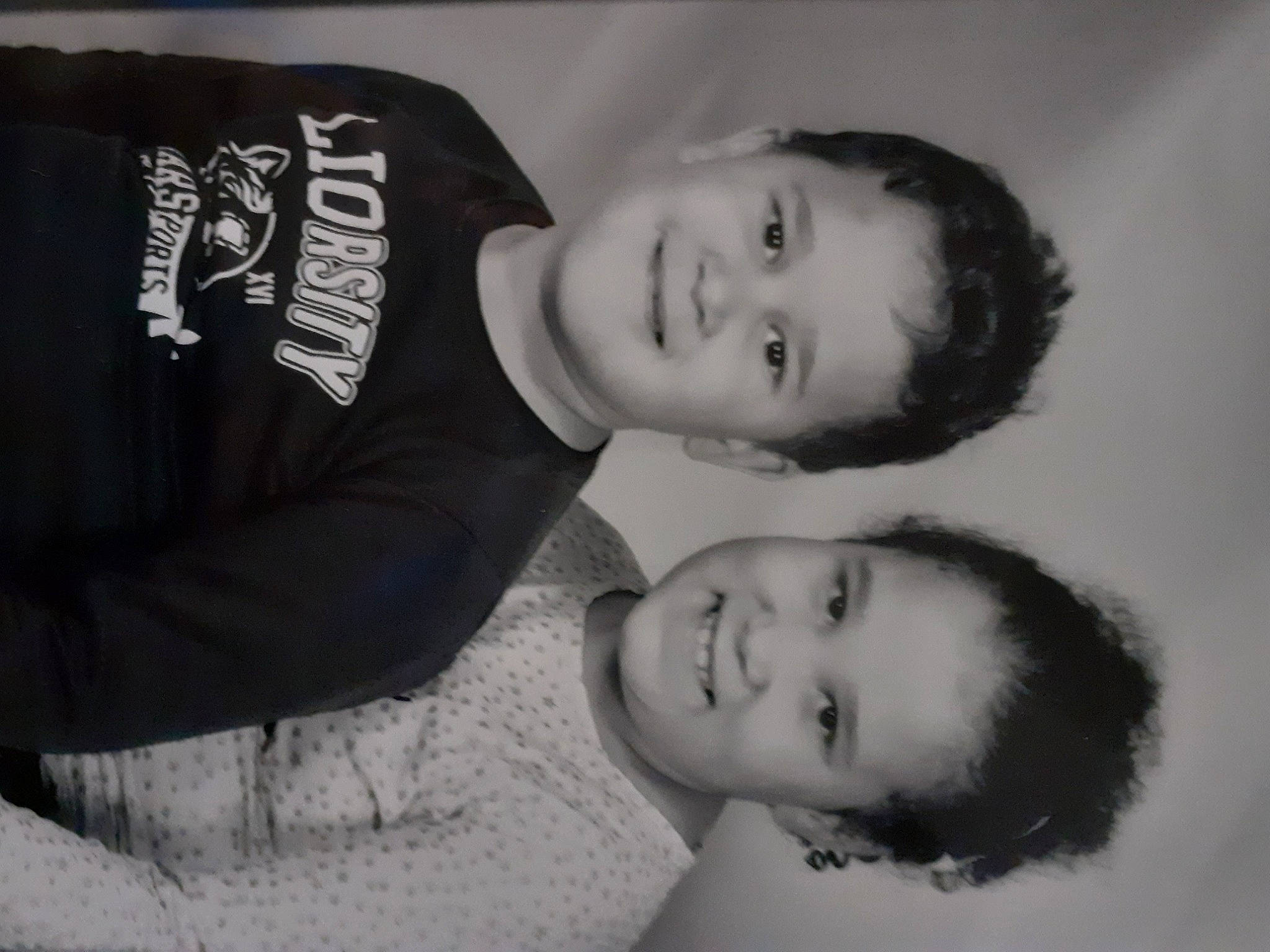 Célia a rejoint le concours — aidez-le/la à gagner de superbes lots ! black_and_white, cloud, eye, face, flash_photography, forehead, gesture, hair, happy, head, iris, jaw, joy, lip, mouth, nose, person, skin, sleeve, smile