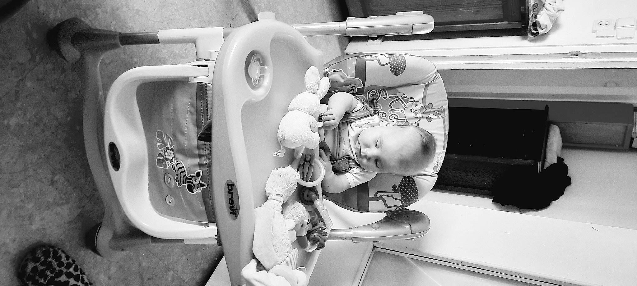 Alexia a rejoint le concours — aidez-le/la à gagner de superbes lots ! birth, black_and_white, child, monochrome, person, photograph, photography, snapshot, style