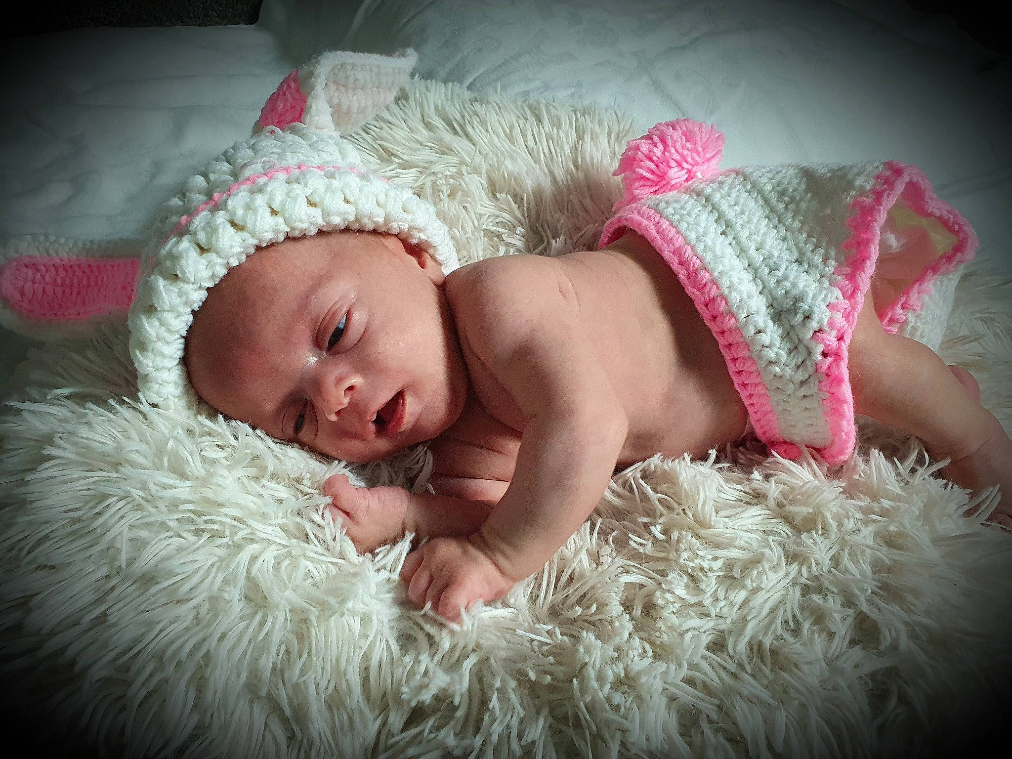 Tahys participe au concours pour gagner de l'argent avec cette photo : baby, baby_sleeping, beanie, beauty, child, crochet, fashion_accessory, fur, hair_accessory, hand, headgear, person, photograph, photography, pink, portrait_photography, skin, sleep, smile, textile