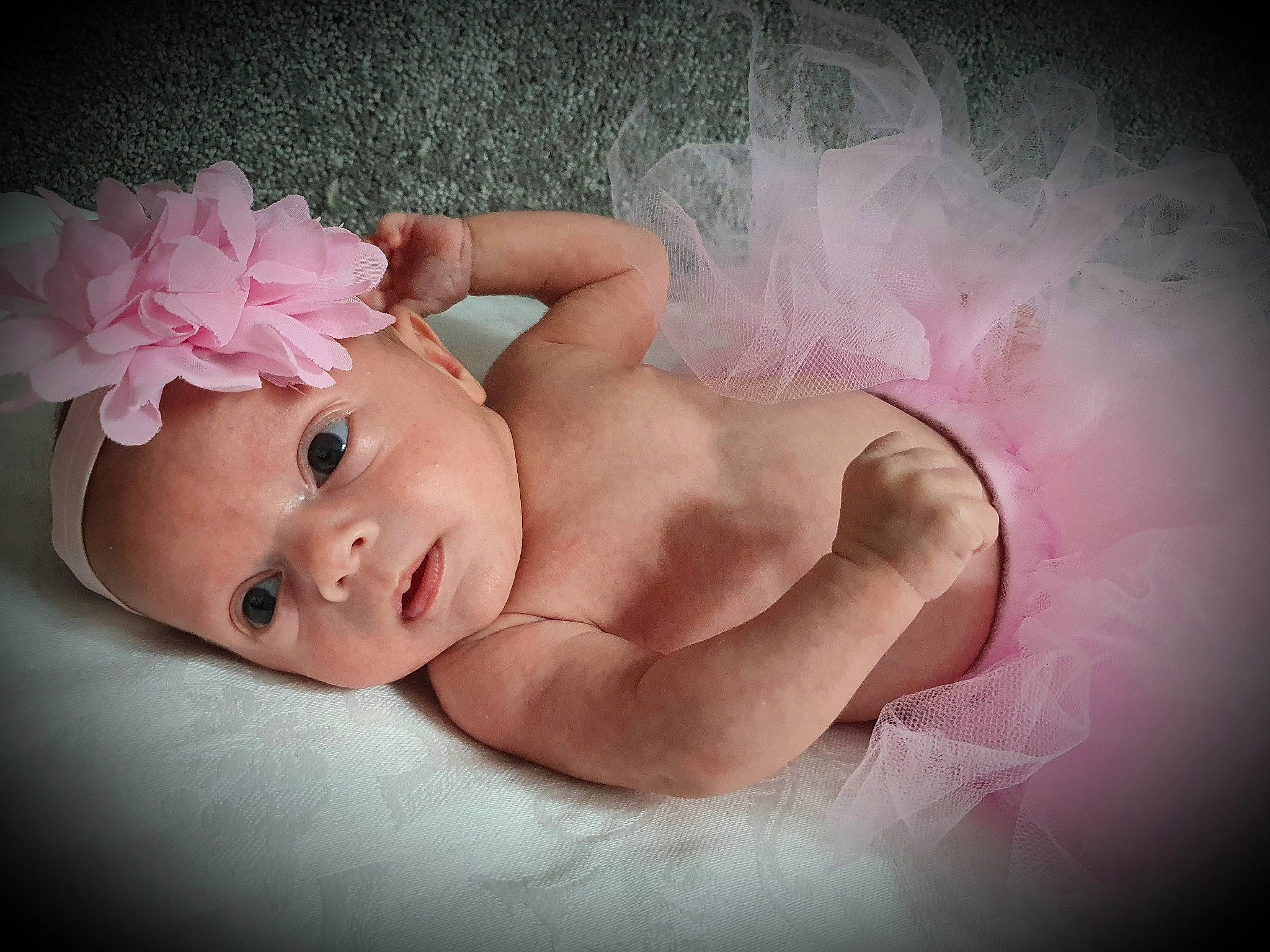 Tahys participe au concours pour gagner de l'argent avec cette photo : baby, baby_sleeping, cheek, child, face, hair_accessory, hand, head, headband, headgear, headpiece, headwear, lip, mouth, nose, person, photograph, photography, pink, portrait_photography