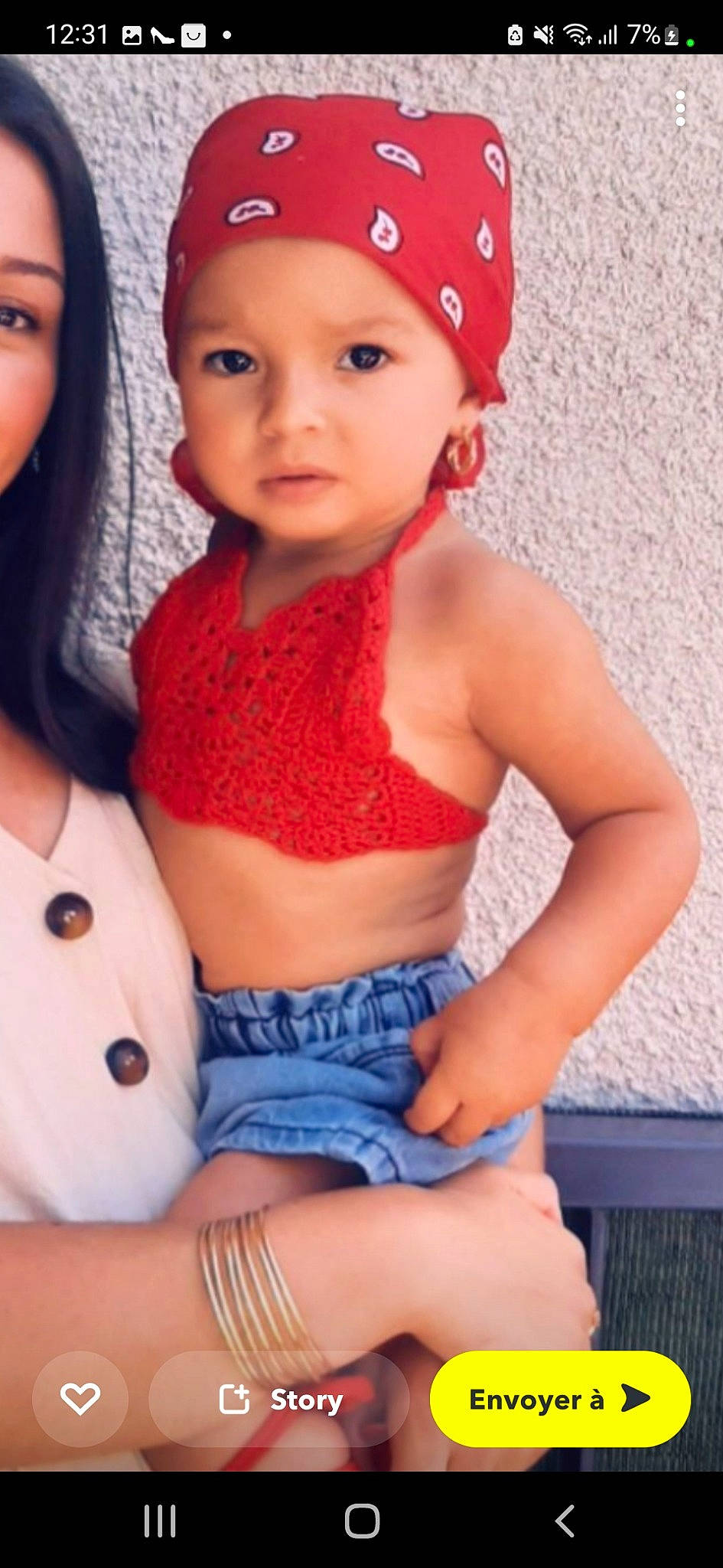 Yaren a rejoint le concours — aidez-le/la à gagner de superbes lots ! abdomen, arm, cap, chest, elbow, finger, happy, head, headwear, joint, lip, muscle, neck, organ, pattern, person, pink, skin, thigh, toddler