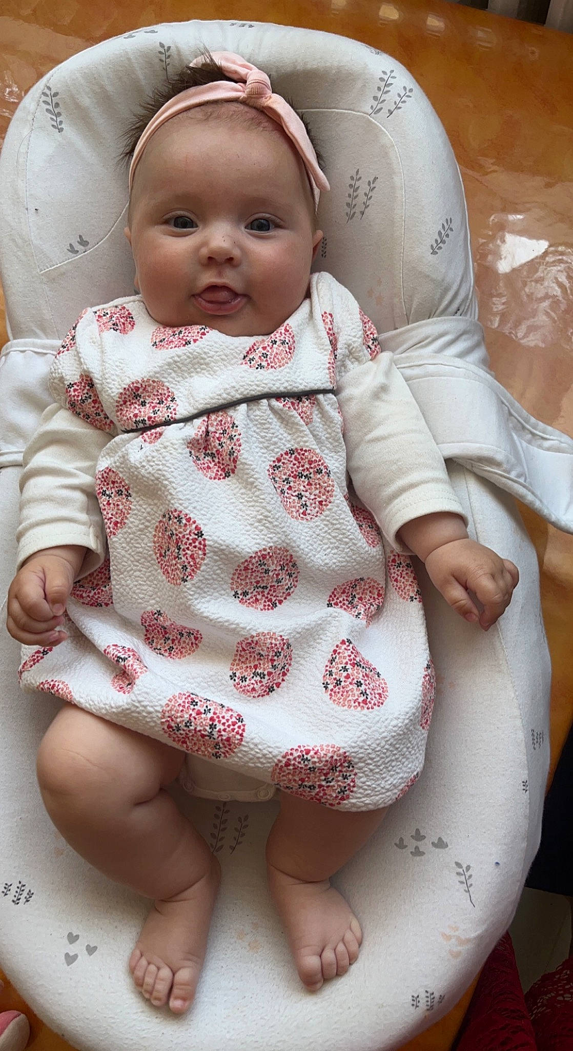 Myla participe au concours pour gagner de l'argent avec cette photo : baby_toddler_clothing, cheek, chin, face, facial_expression, hairstyle, hand, head, human, human_body, lip, mouth, neck, nose, organ, person, photograph, skin, sleeve, textile