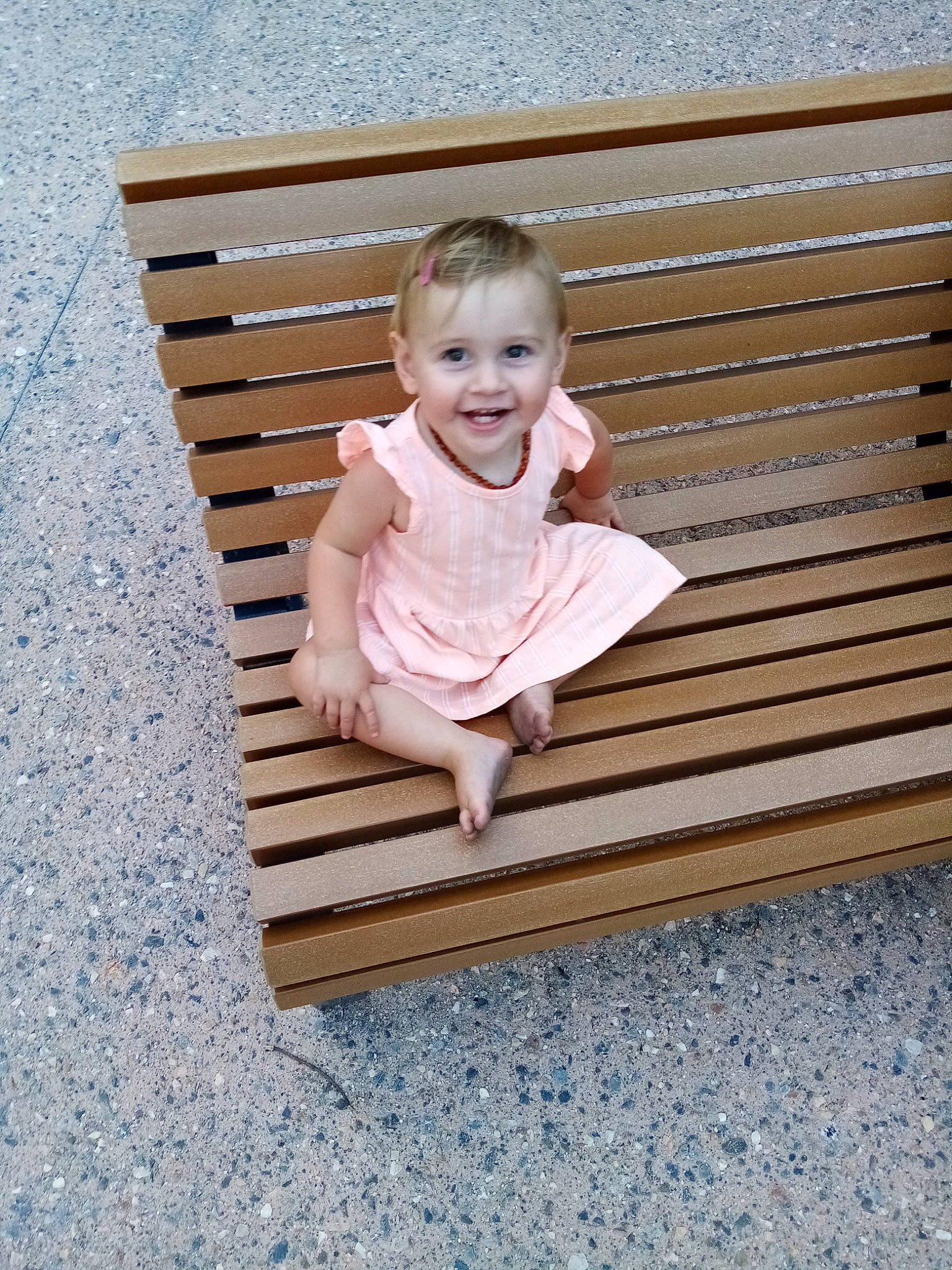 Maïlys participe au concours pour gagner de l'argent avec cette photo : baby, baby_toddler_clothing, cheek, child, dress, face, floor, flooring, grass, happy, hardwood, joy, outdoor_furniture, pattern, person, rectangle, sitting, sleeve, smile, stairs