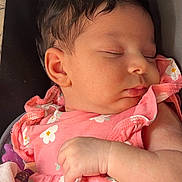 Kelia participe au concours pour gagner de l'argent avec cette photo : baby, sleeping, infant, pink_clothing, floral_pattern, hand, face, closeup, peaceful, child, cute, skin, hair, newborn, portrait, rest, indoors, soft, young, person