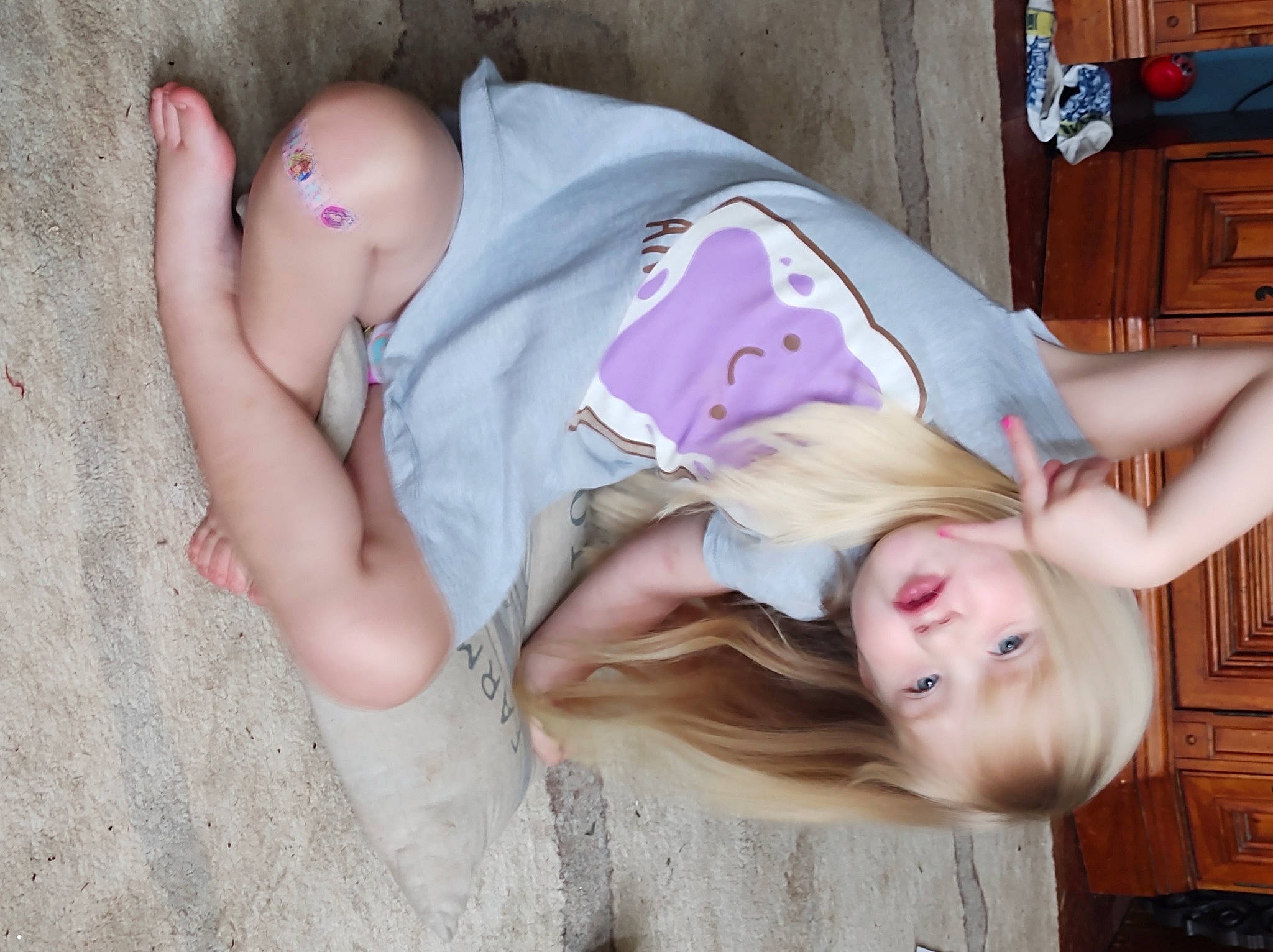 Alila is registered to the contest to win money with this photo: baby, baby_toddler_clothing, blond, child, comfort, finger, fun, hand, happy, human_body, joint, leg, mouth, person, pink, sitting, skin, textile, toddler, vertebrate