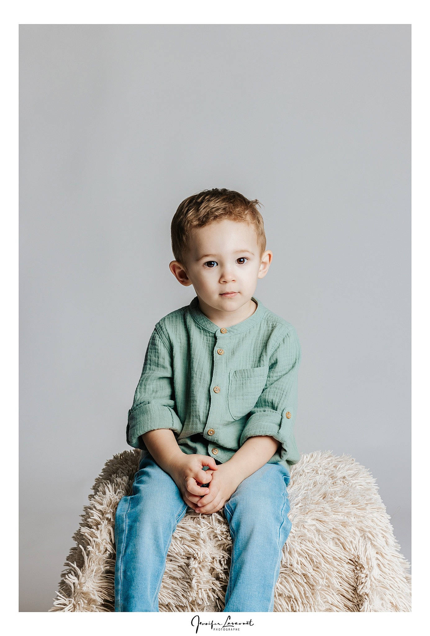 Luiz a rejoint le concours — aidez-le/la à gagner de superbes lots ! baby_toddler_clothing, child, collar, denim, elbow, electric_blue, fashion_design, flash_photography, formal_wear, fur, happy, human_body, person, portrait, portrait_photography, sitting, sleeve, smile, stock_photography, t_shirt