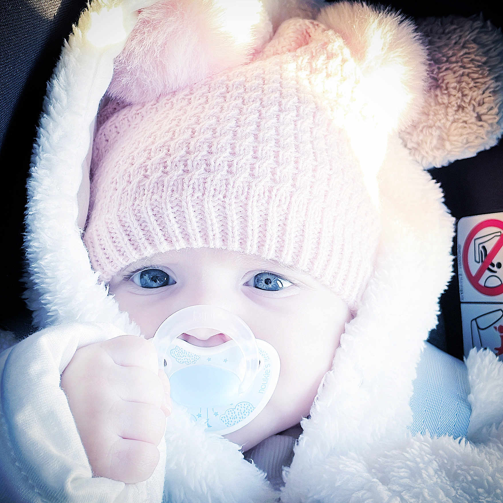 Cloélia a rejoint le concours — aidez-le/la à gagner de superbes lots ! baby, cap, cheek, chin, ear, eye, eyebrow, finger, head, human_body, iris, lip, mouth, nose, organ, outerwear, photograph, skin, textile, white