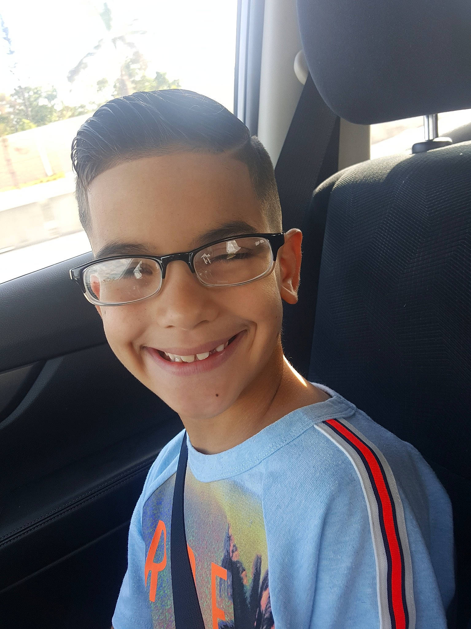 Julio is registered to the contest to win money with this photo: black_hair, chin, cool, day, eyewear, forehead, fun, girl, glasses, hairstyle, joy, person, product, selfie, smile, sunglasses, vision_care