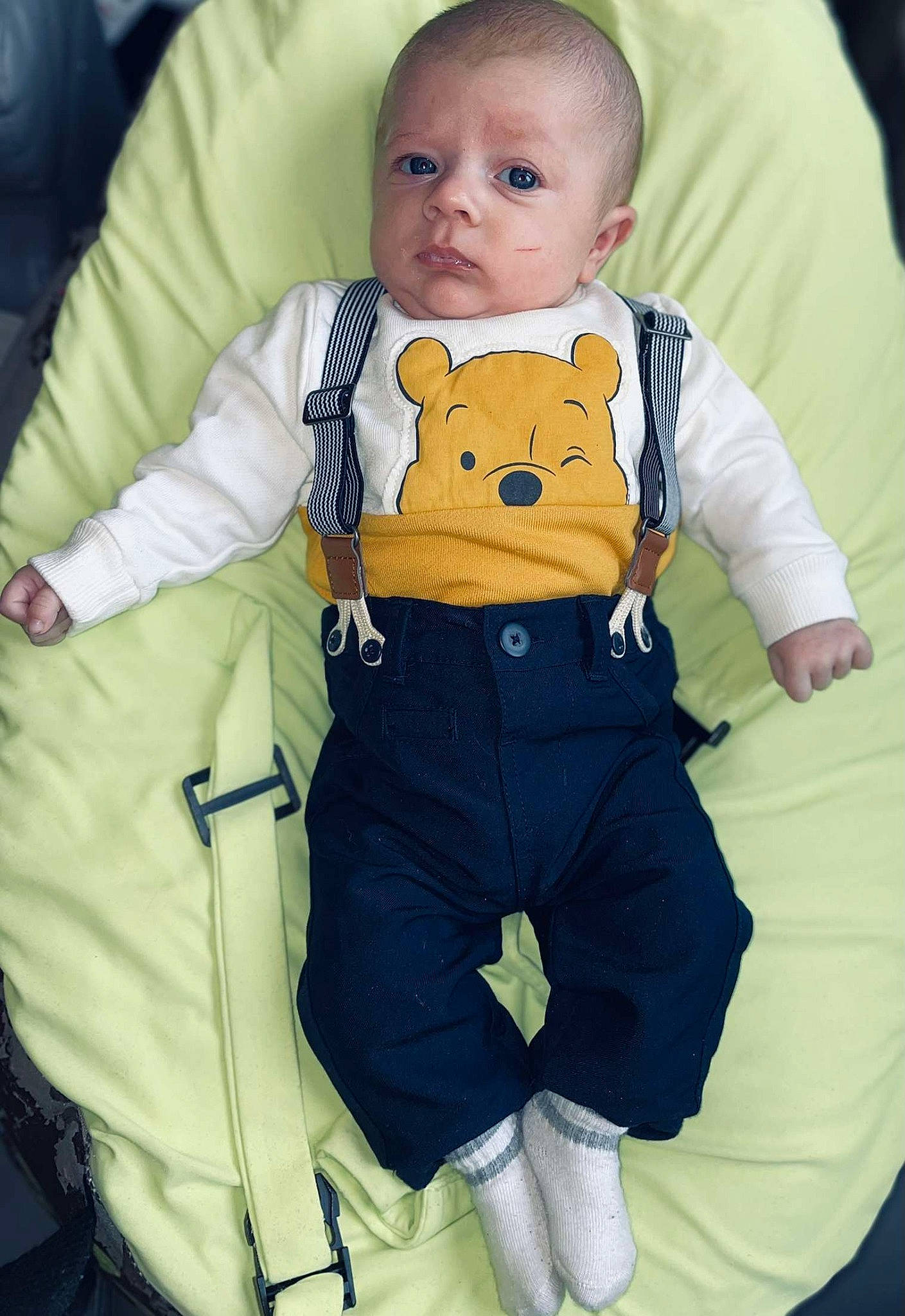 Kaïss participe au concours pour gagner de l'argent avec cette photo : abdomen, baby, baby_products, baby_toddler_clothing, cheek, child, collar, comfort, eye, happy, head, linens, pattern, person, personal_protective_equipment, sitting, sleeve, toddler, white