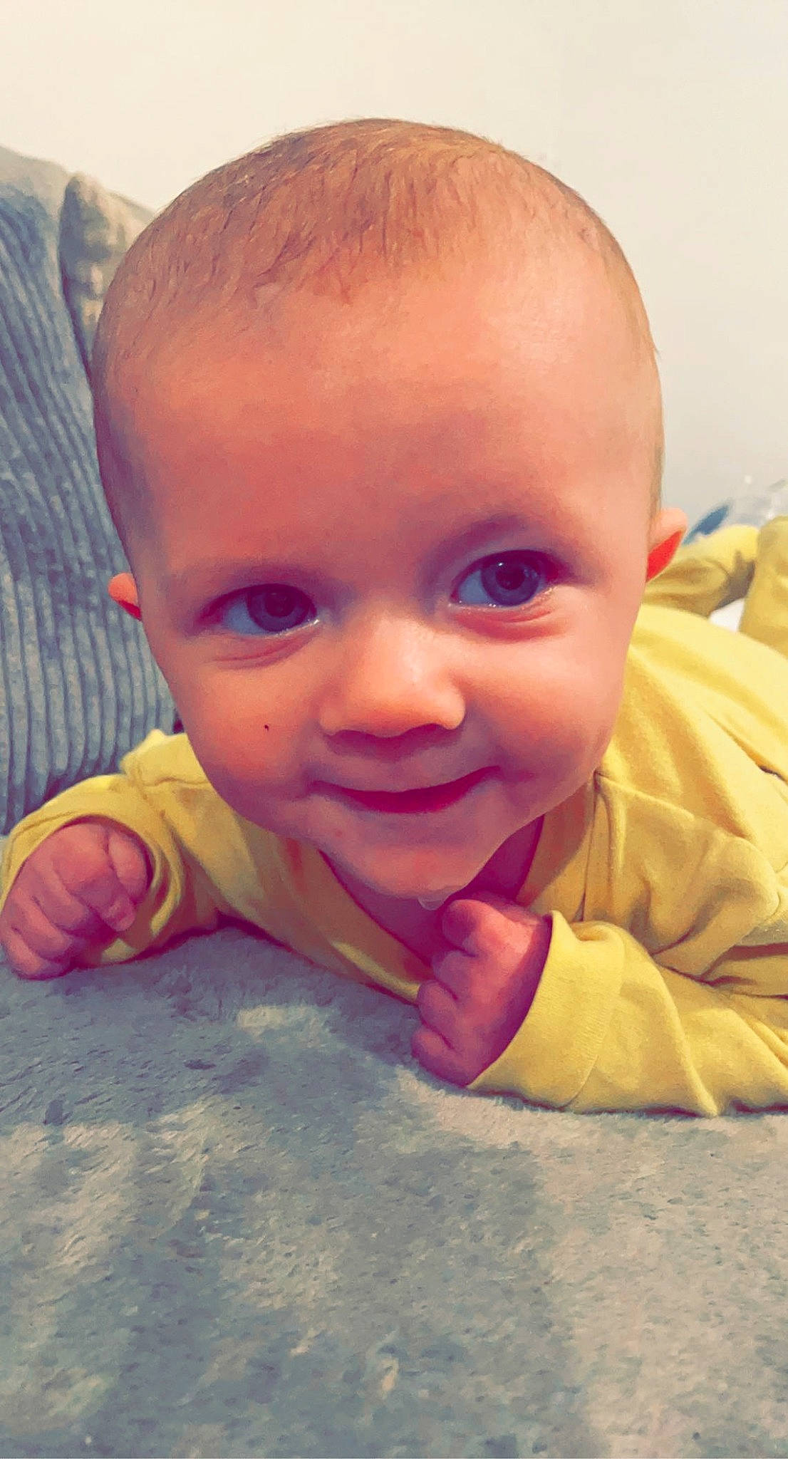 Kaïss a rejoint le concours — aidez-le/la à gagner de superbes lots ! baby, baby_toddler_clothing, cheek, chin, comfort, crawling, ear, gesture, hand, happy, iris, joy, lip, mouth, nose, person, skin, sleeve, smile, thumb