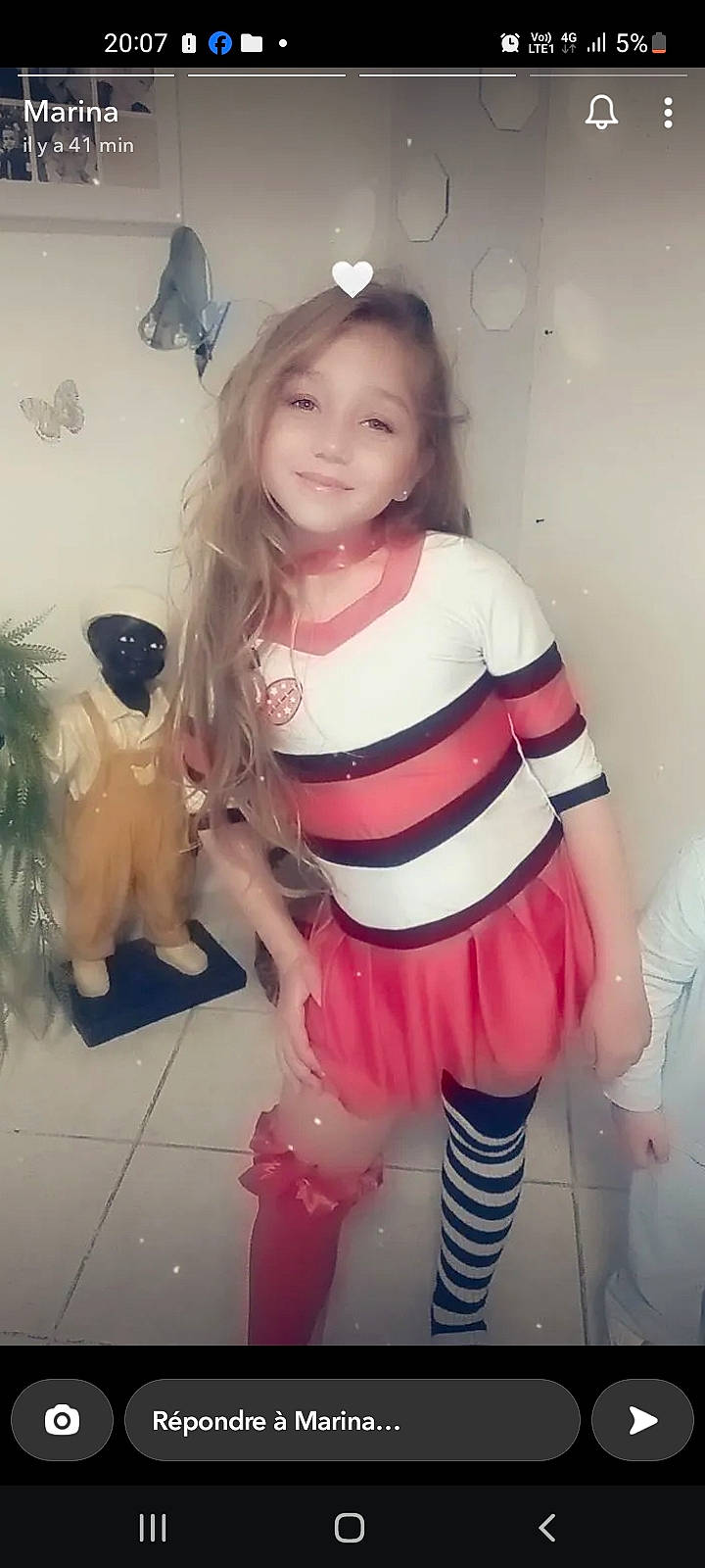 Chelsea participe au concours pour gagner de l'argent avec cette photo : arm, baby_toddler_clothing, beauty, cool, dress, face, fun, hairstyle, happy, head, headgear, human_body, joy, knee, person, pink, sleeve, smile, thigh, toddler