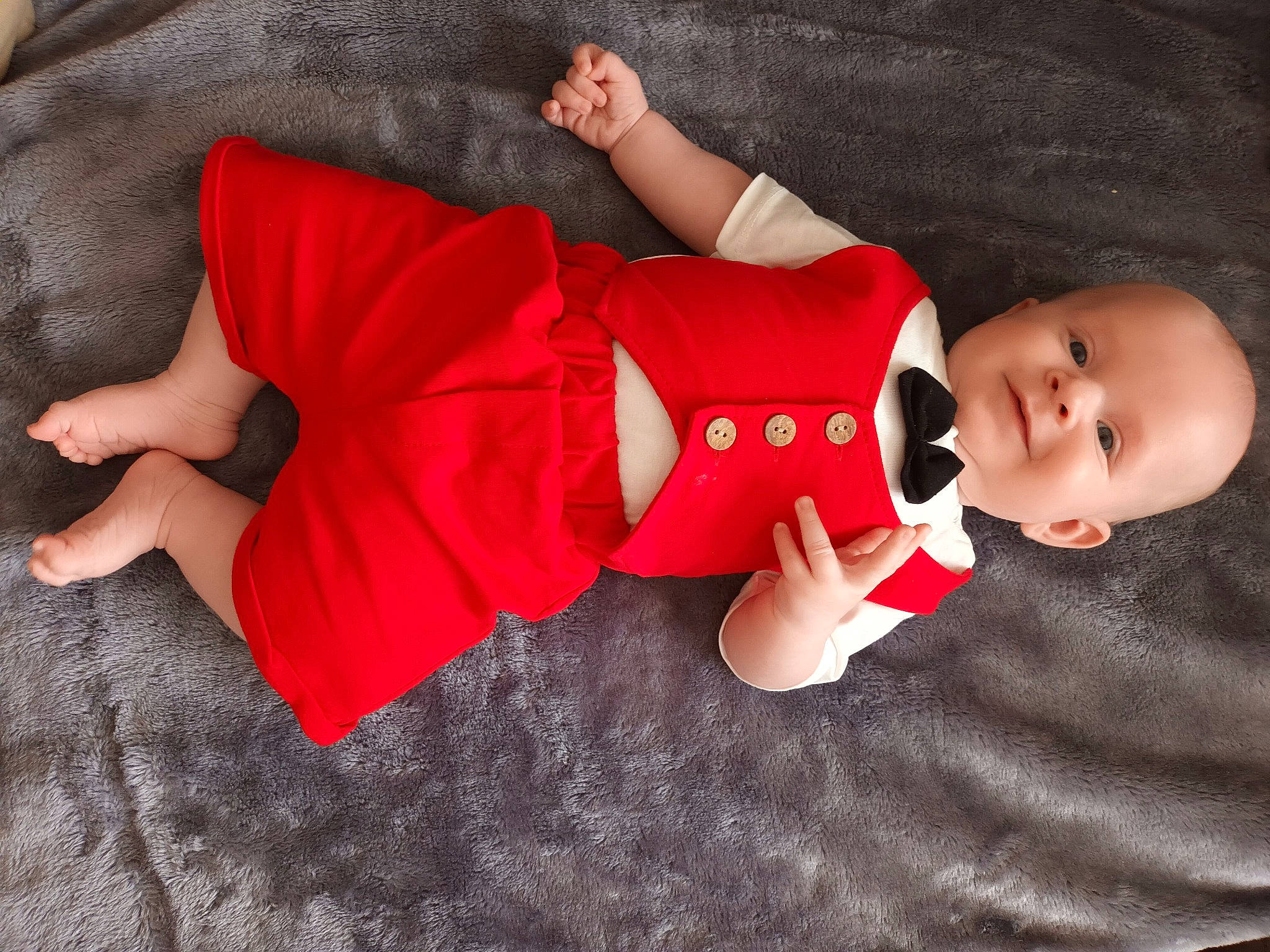 Marcel is registered to the contest to win money with this photo: baby, baby_products, baby_toddler_clothing, carmine, child, comfort, finger, fun, hand, human_body, human_leg, leg, pattern, person, sitting, sleeve, sock, textile, thigh, toddler