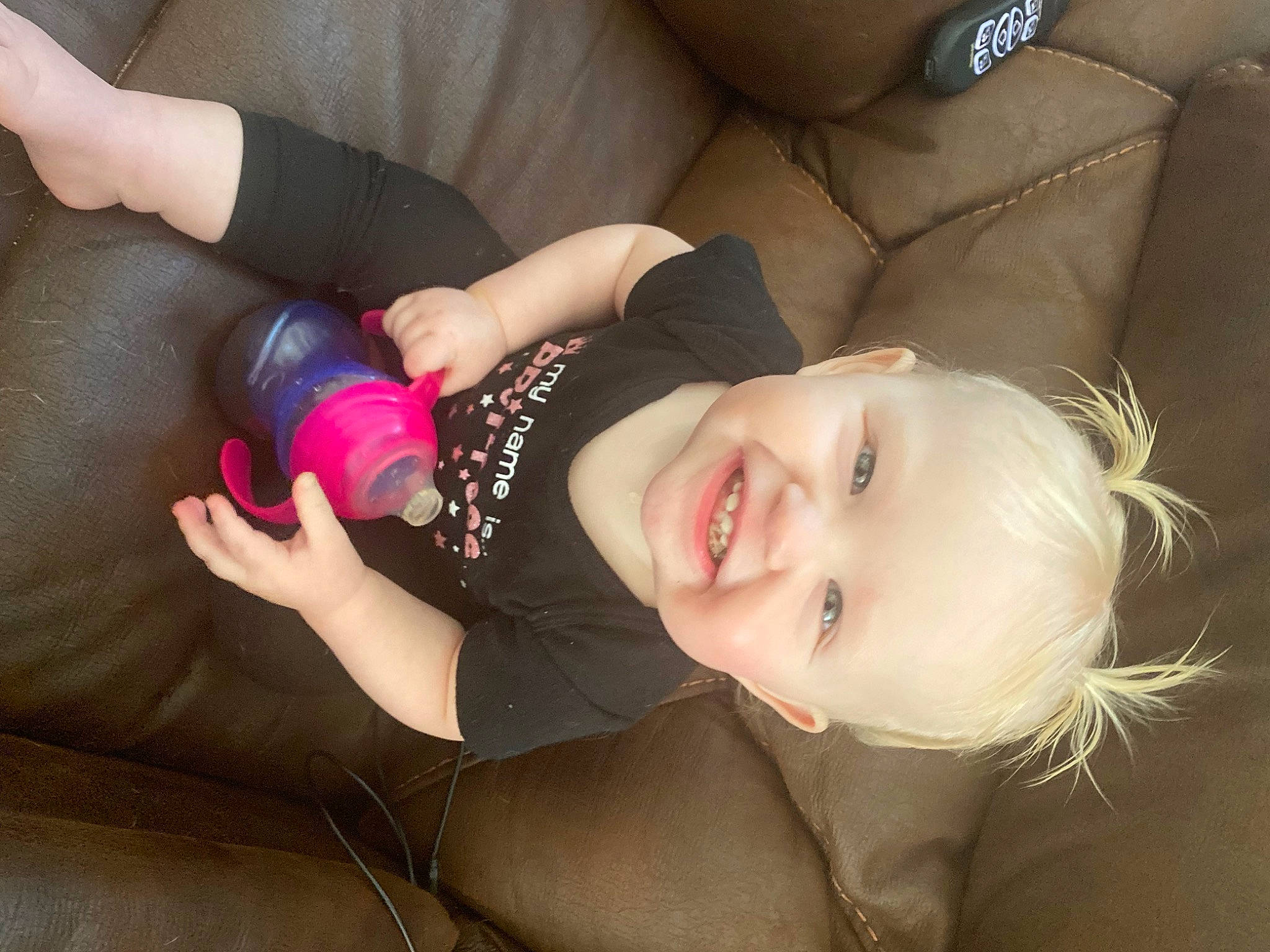 Giana is registered to the contest to win money with this photo: arm, child, comfort, elbow, finger, flash_photography, fun, gesture, hand, happy, human_body, joint, joy, leg, mouth, nail, person, skin, smile, thigh