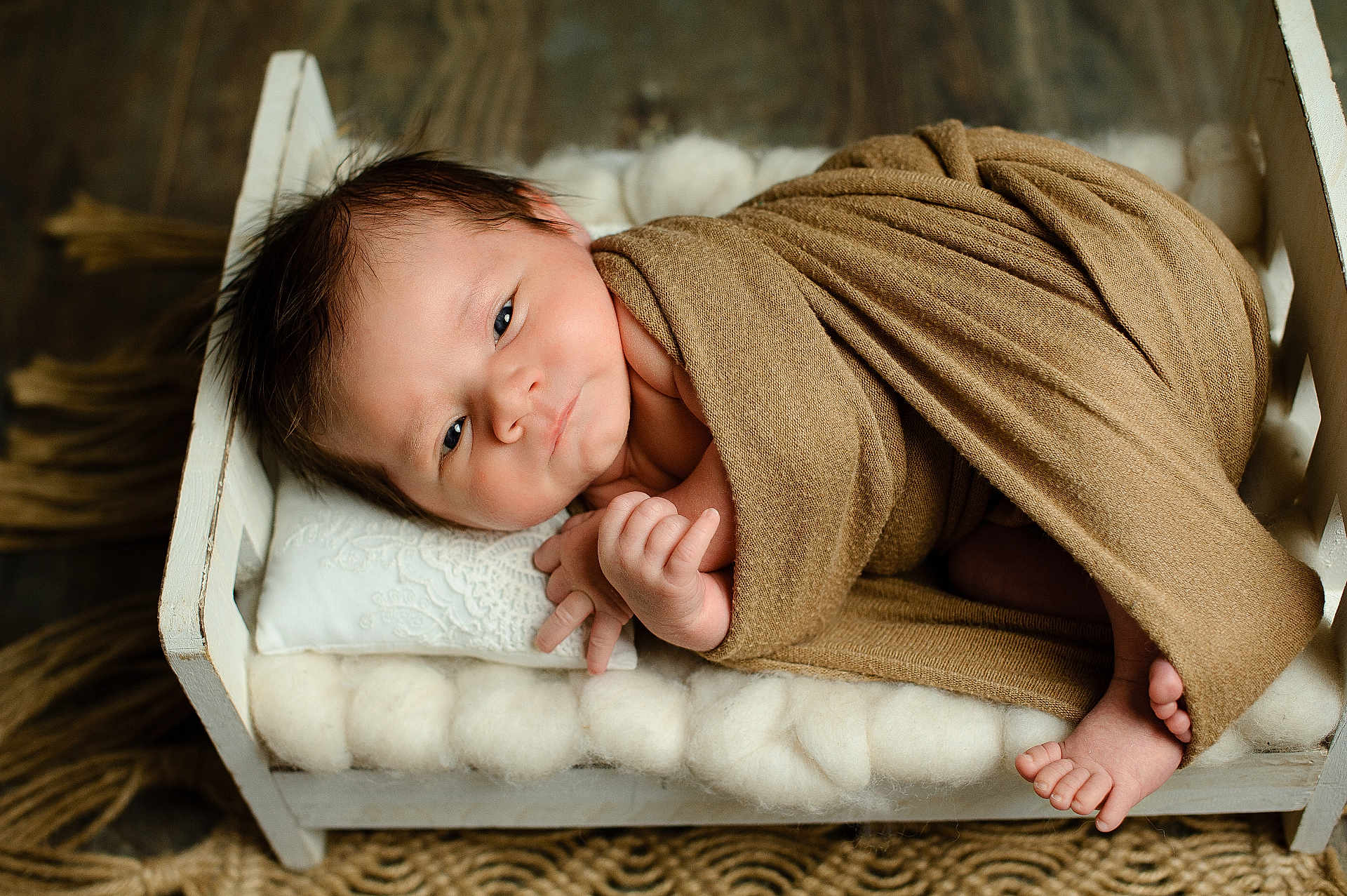 Elie participe au concours pour gagner de l'argent avec cette photo : newborn, baby, infant, wrapped, blanket, bed, pillow, wooden_bed, soft_texture, cozy, sleeping, cute, tiny_toes, portrait, indoors, warm_colors, relaxed, resting, child, newborn_photography