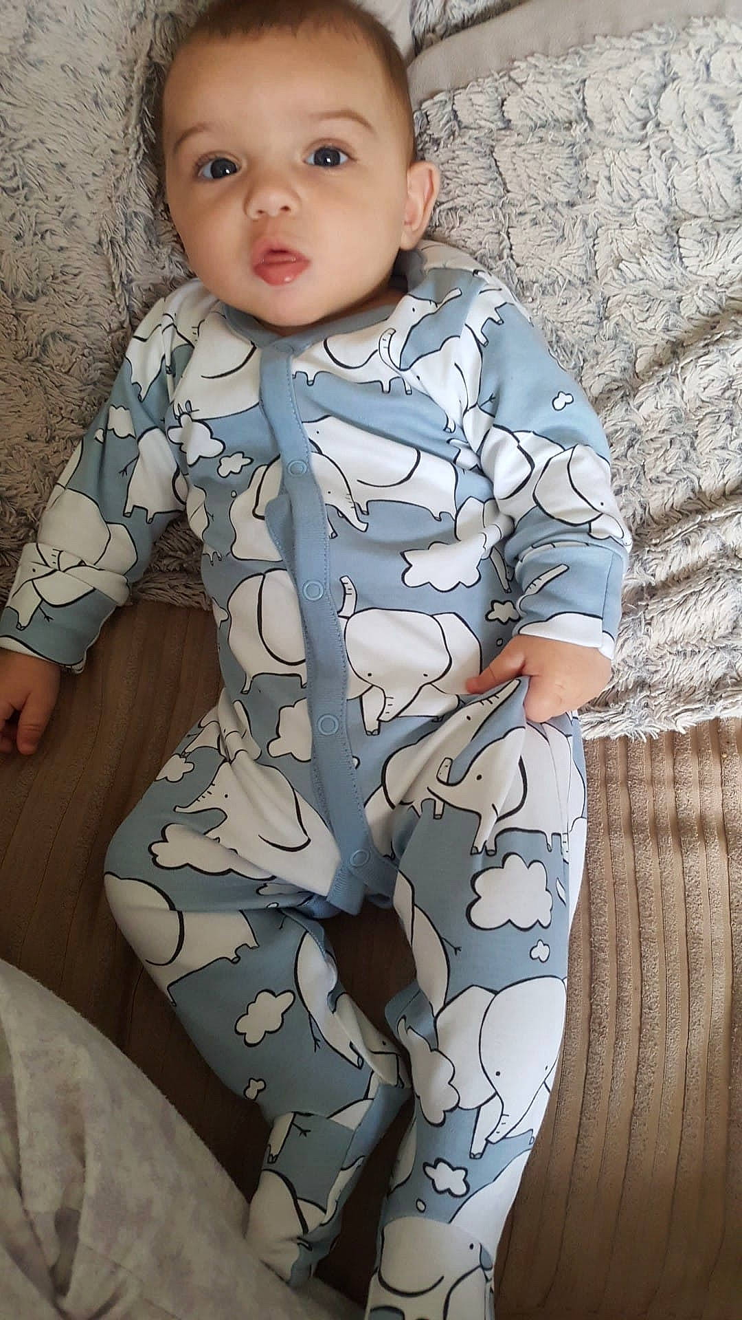 Kaiden-lee is registered to the contest to win money with this photo: baby, baby_toddler_clothing, child, leg, person, sleeve, toddler