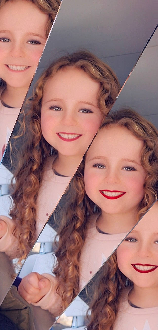 Lynna a rejoint le concours — aidez-le/la à gagner de superbes lots ! cheek, chin, eye, eyebrow, eyelash, face, facial_expression, fashion, gesture, happy, headwear, iris, jaw, joy, lip, makeover, mouth, neck, nose, organ