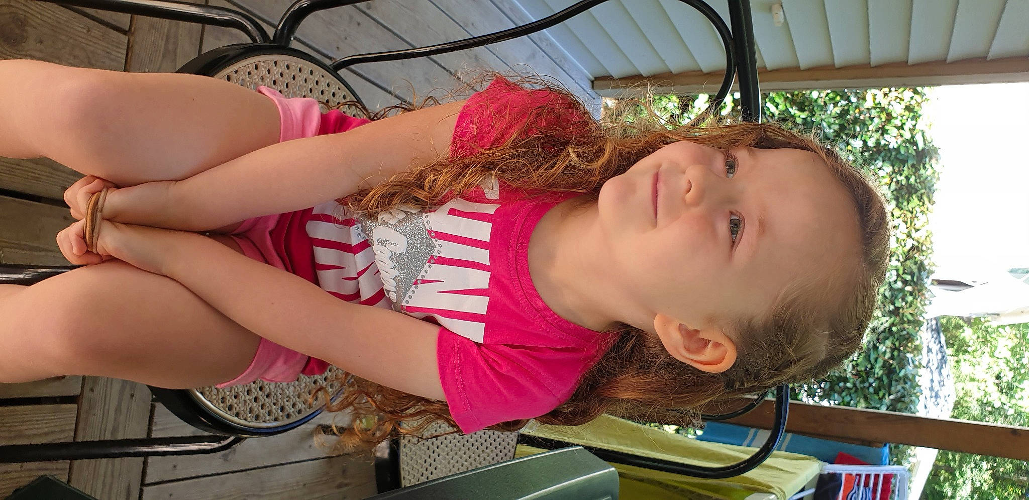 Lynna participe au concours pour gagner de l'argent avec cette photo : beauty, child, cool, eyelash, fun, grass, hairstyle, hand, human_body, leg, leisure, mouth, neck, person, pink, plant, skin, summer, thigh, toddler