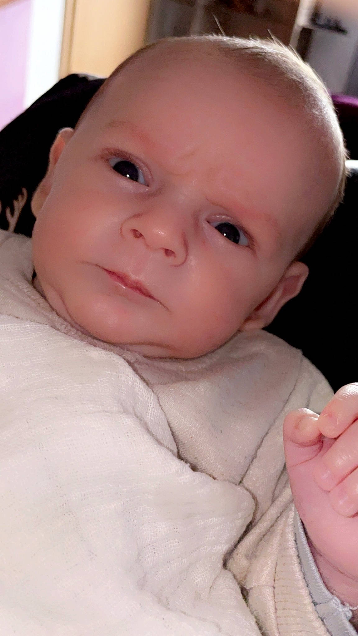 Axel participe au concours pour gagner de l'argent avec cette photo : baby, baby_toddler_clothing, cheek, child, comfort, ear, eyebrow, eyelash, finger, gesture, lip, mouth, nail, neck, nose, person, pink, skin, sleeve, thumb