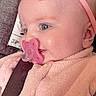 Ariana a rejoint le concours — aidez-le/la à gagner de superbes lots ! baby, blanket, blue_eyes, car_seat, car_seat_strap, chubby_cheeks, close_up, clothing, drool, ear, eyelashes, headband, infant, newborn, pacifier, pink_bow, plush, portrait, smile, soft_texture