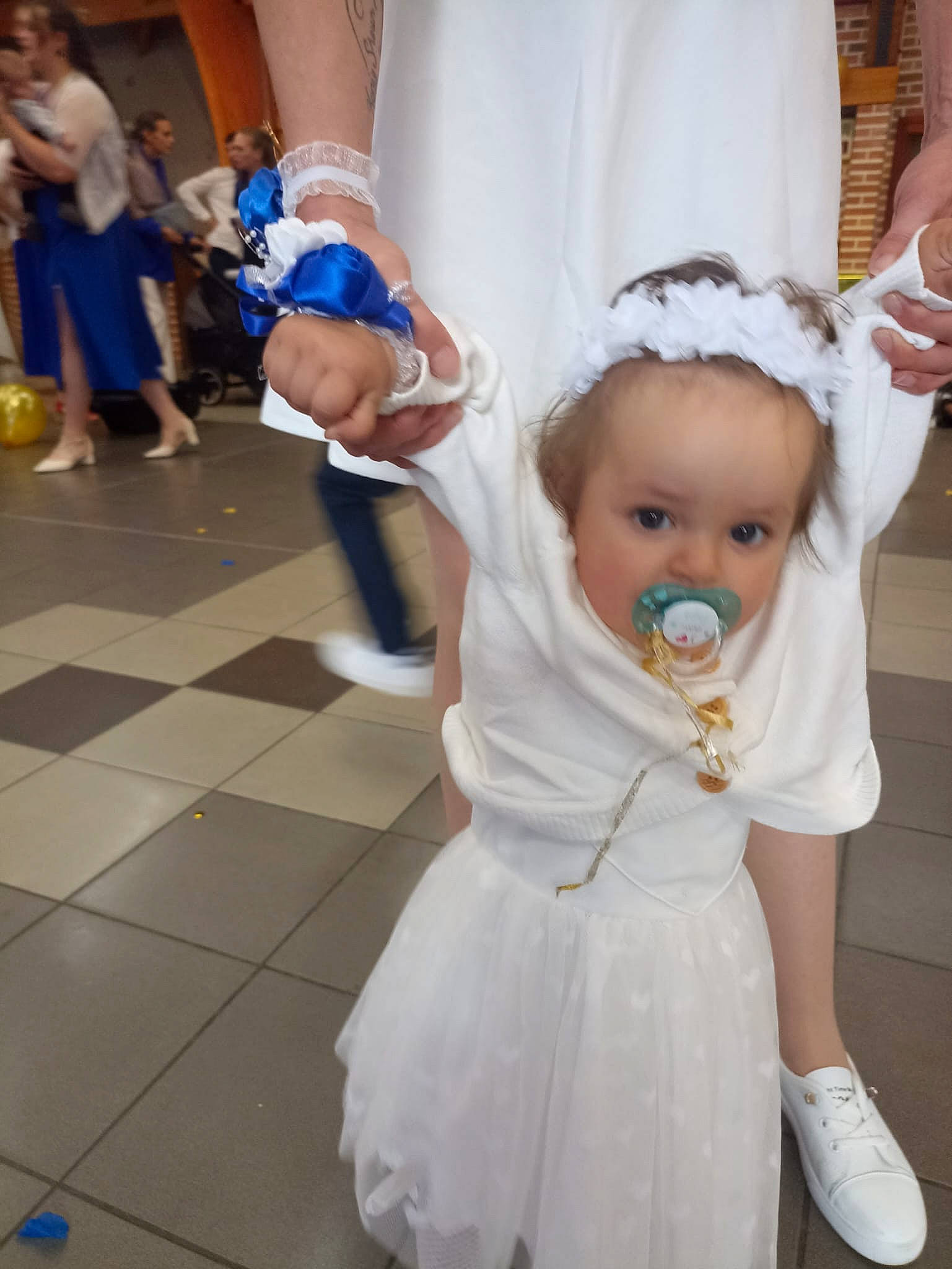Madyson participe au concours pour gagner de l'argent avec cette photo : baby, baby_toddler_clothing, blue, blurred, bridal_accessory, child, costume, dress, event, fashion_accessory, flooring, fun, gesture, hand, happy, headpiece, human_leg, person, shorts, textile
