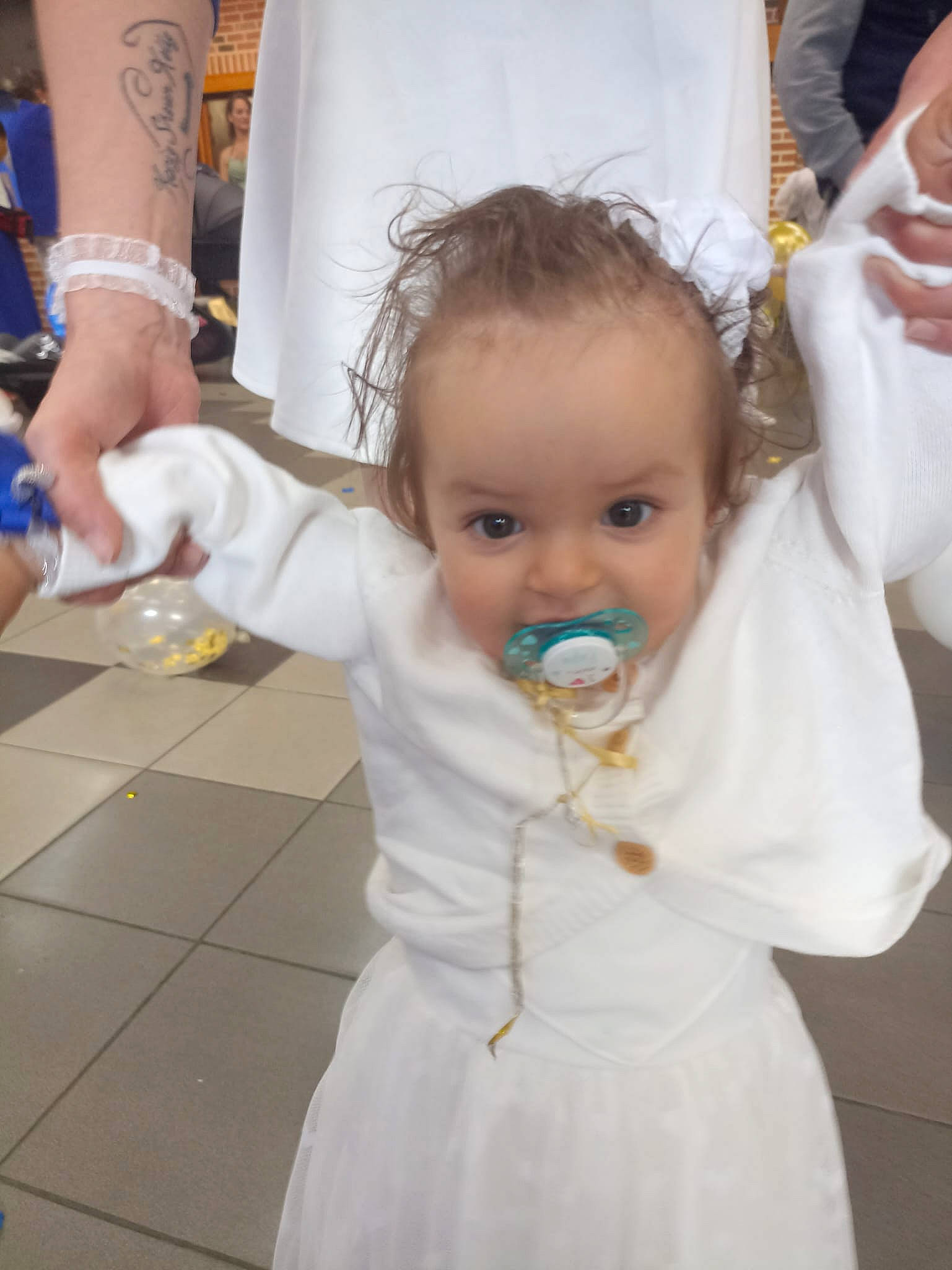 Madyson participe au concours pour gagner de l'argent avec cette photo : baby, baby_toddler_clothing, chair, cheek, child, dress, event, finger, flooring, formal_wear, fun, gesture, happy, iris, nose, person, sitting, skin, sleeve, thumb