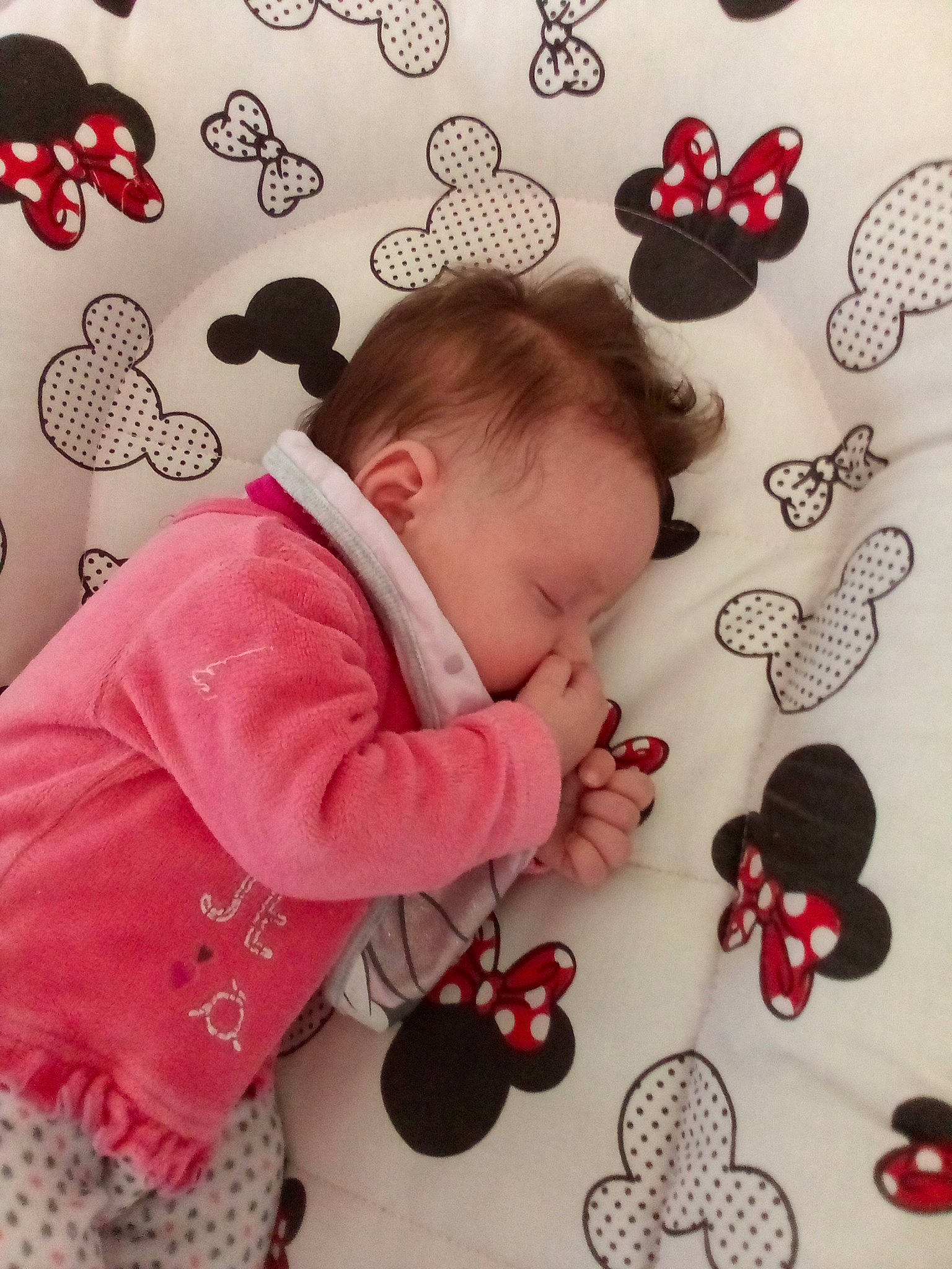 Madyson a rejoint le concours — aidez-le/la à gagner de superbes lots ! baby, baby_toddler_clothing, body_jewelry, butterfly, child, fashion_accessory, font, happy, jewellery, magenta, pattern, person, pink, plant, pollinator, product, red, sleeve, textile, toddler