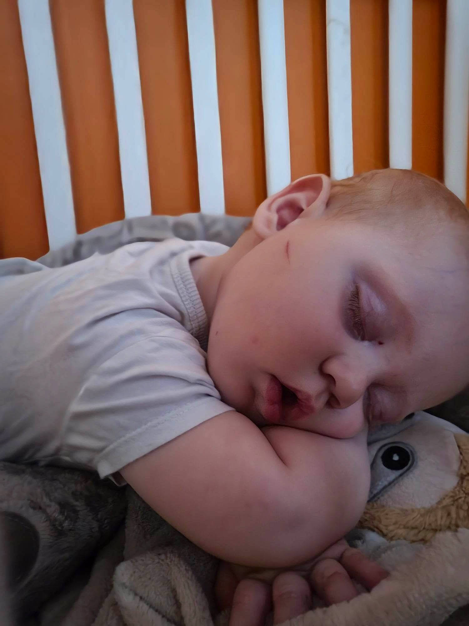 Marley participe au concours pour gagner de l'argent avec cette photo : baby, baby_products, baby_safety, baby_sleeping, baby_toddler_clothing, bedtime, cheek, child, chin, comfort, eye, eyebrow, eyelash, forehead, linens, mouth, nose, person, skin, sleeve