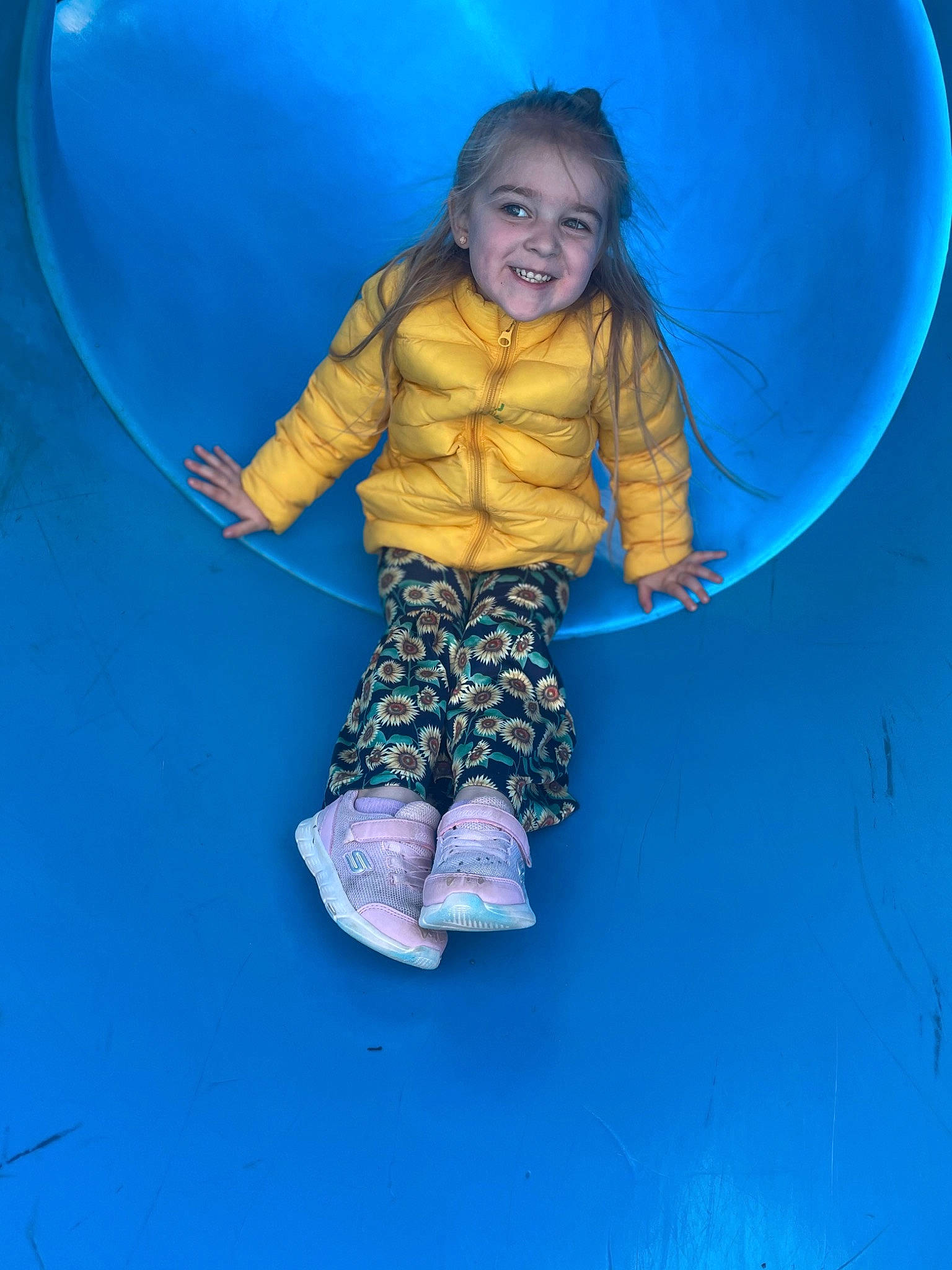 Ella is registered to the contest to win money with this photo: azure, baby_toddler_clothing, blue, child, circle, electric_blue, eye, flash_photography, fun, happy, human_body, joy, leisure, organ, person, photograph, pink, recreation, sleeve, smile