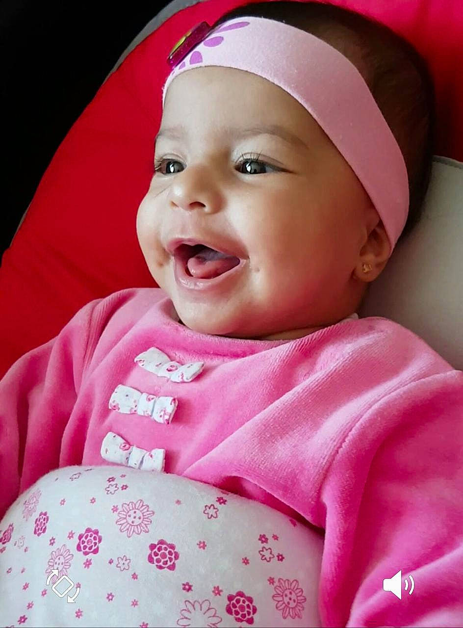Sirine participe au concours pour gagner de l'argent avec cette photo : baby, baby_toddler_clothing, cap, cheek, comfort, face, facial_expression, happy, headgear, headwear, lip, magenta, mouth, nose, organ, outerwear, person, pink, skin, sleeve