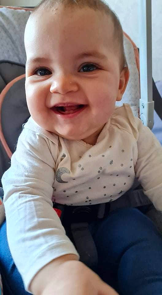 Rachel participe au concours pour gagner de l'argent avec cette photo : baby, baby_laughing, baby_toddler_clothing, cheek, child, collar, comfort, eye, finger, fun, happy, iris, joy, lip, mouth, neck, nose, person, skin, sleeve