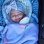 Sinaï a rejoint le concours — aidez-le/la à gagner de superbes lots ! baby, blanket, bow, clothing, face, headwear, infant, nap, person, portrait, sleeping, soft, smile, toddler, warm, cute, wrapped, cozy, fabric, headwrap