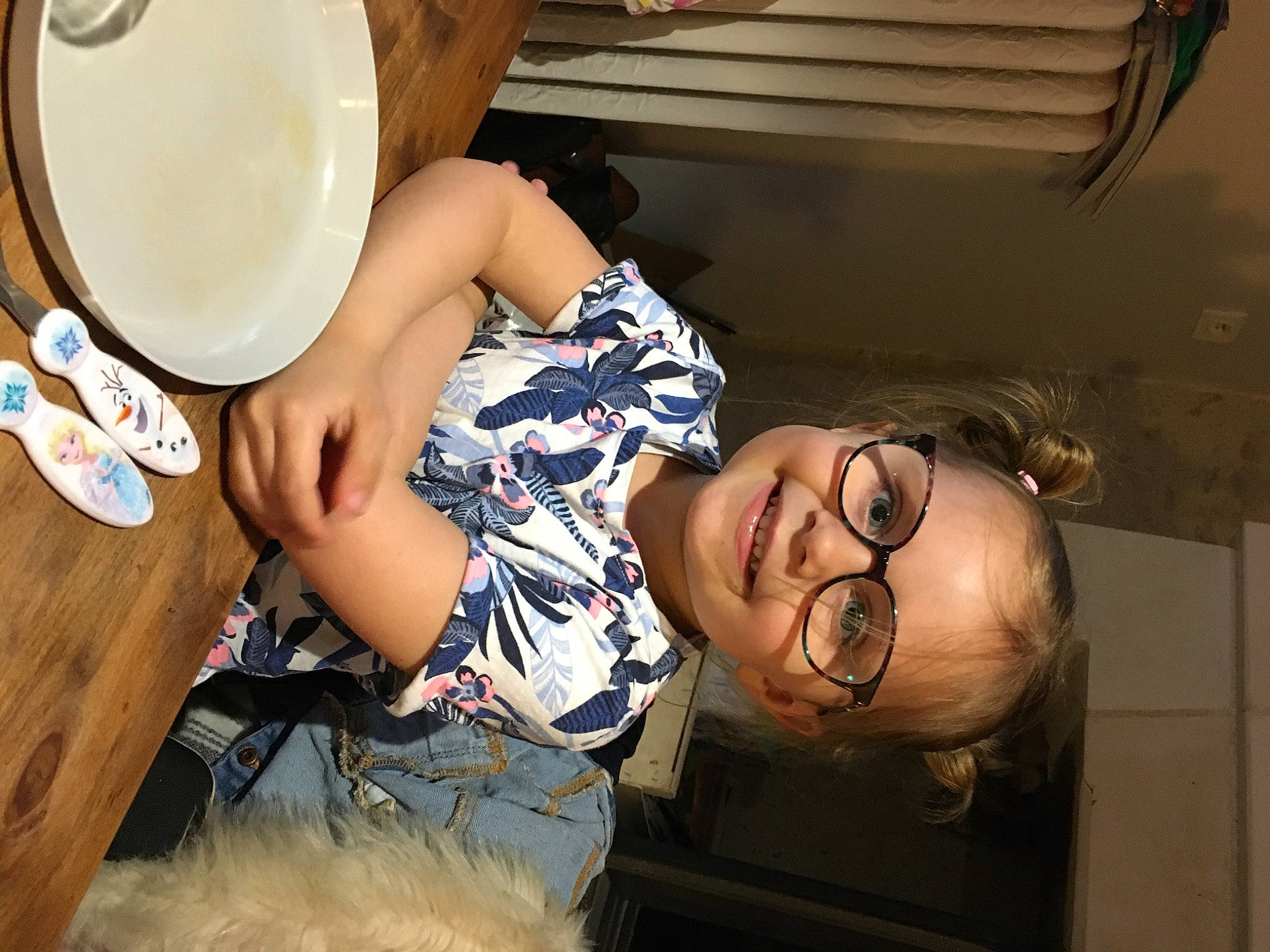 Lou participe au concours pour gagner de l'argent avec cette photo : coffee_cup, cup, dishware, drinkware, drum, drumhead, eyewear, flash_photography, food, fun, headgear, joy, membranophone, mouth, mug, musical_instrument, person, plate, porcelain, serveware