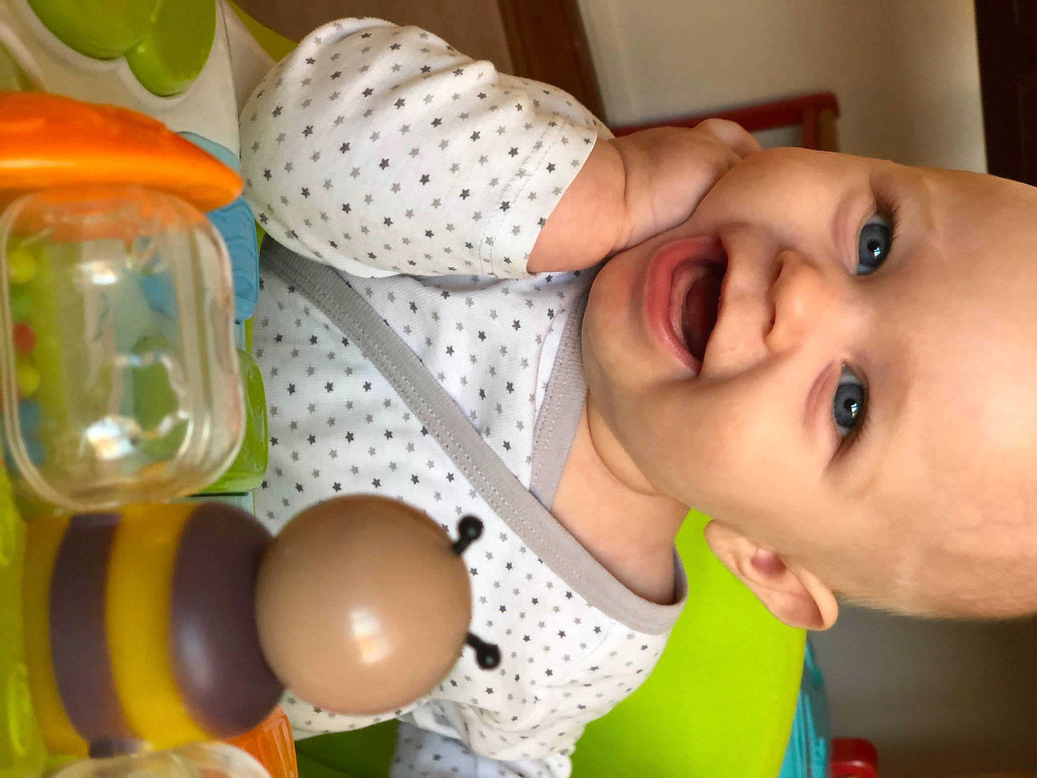 Aydenn a rejoint le concours — aidez-le/la à gagner de superbes lots ! baby, baby_bottle, baby_products, bottle, child, drinkware, person, product, toddler